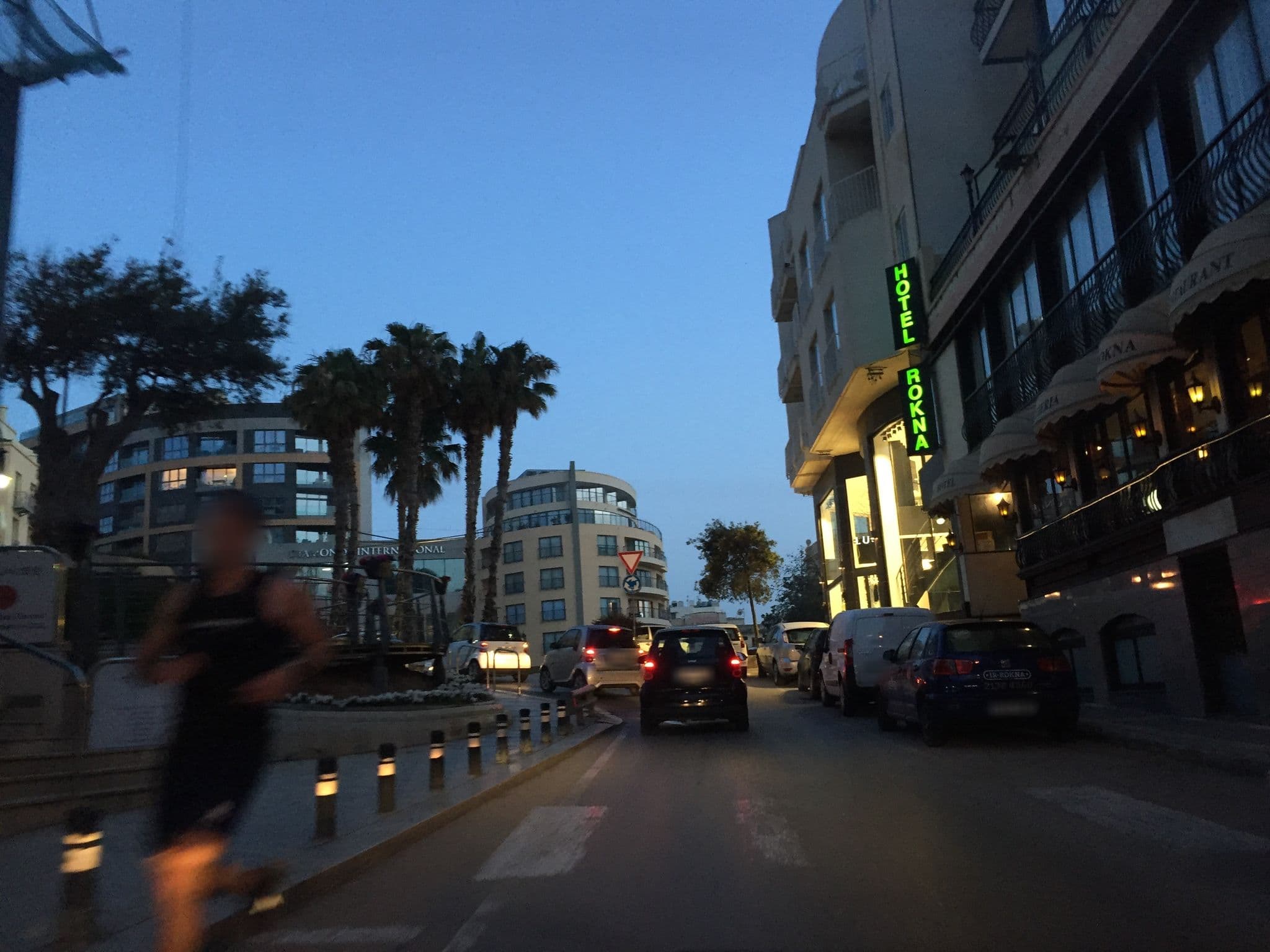 Street view near Onyx Hotel, San Ġiljan — © richlv (CC BY-SA · Mapillary)