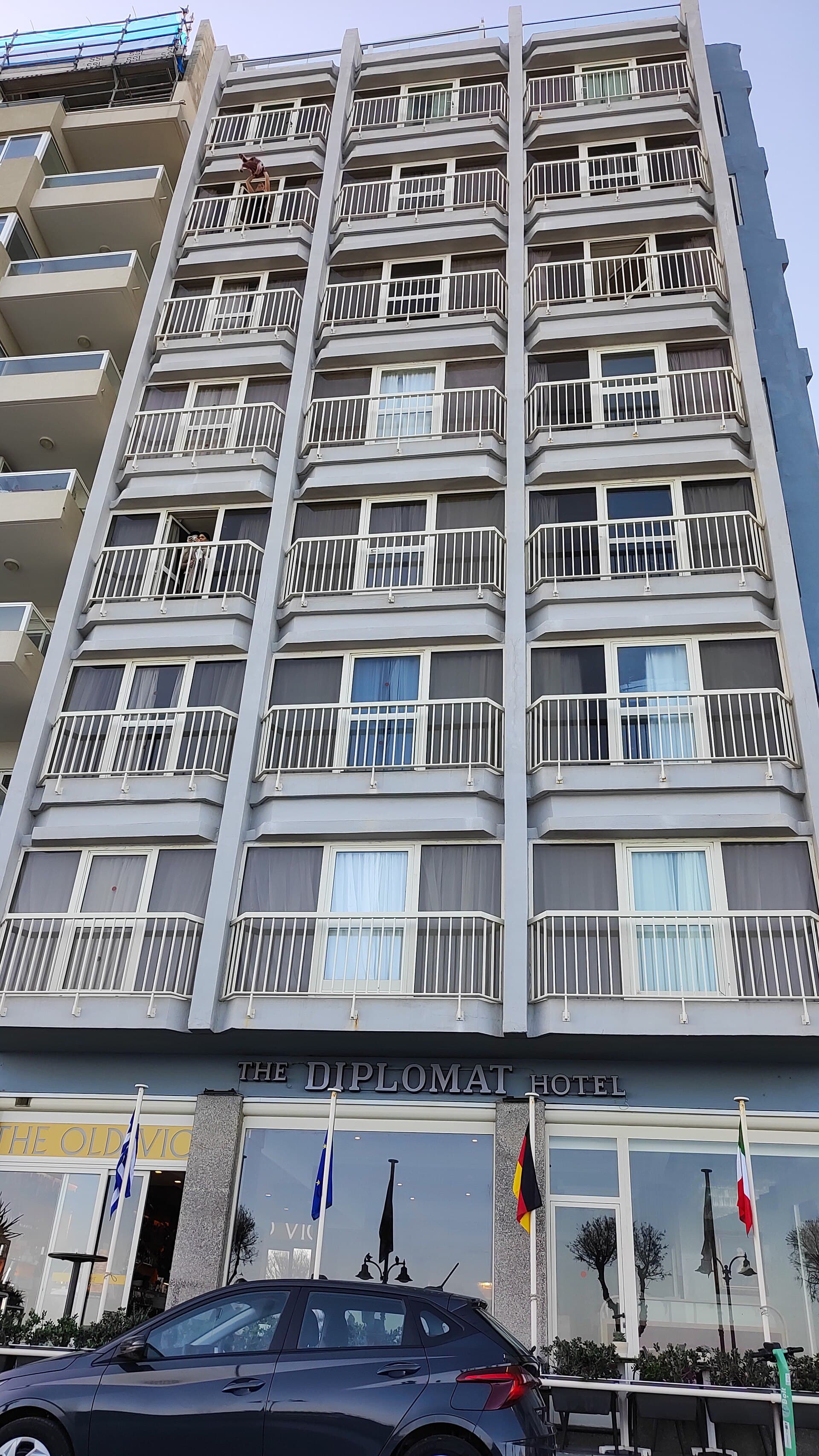 The Diplomat Hotel (via Wikimedia Commons, CC BY-SA 4.0)