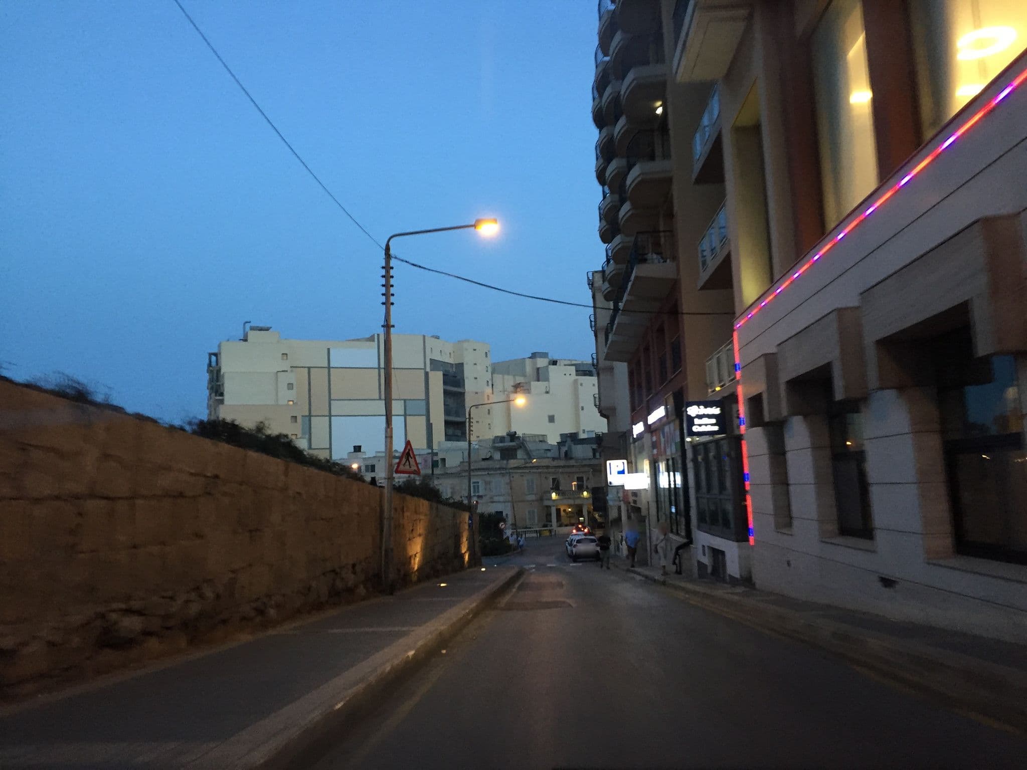 Street view near Golden Tulip Vivaldi, San Ġiljan — © richlv (CC BY-SA · Mapillary)