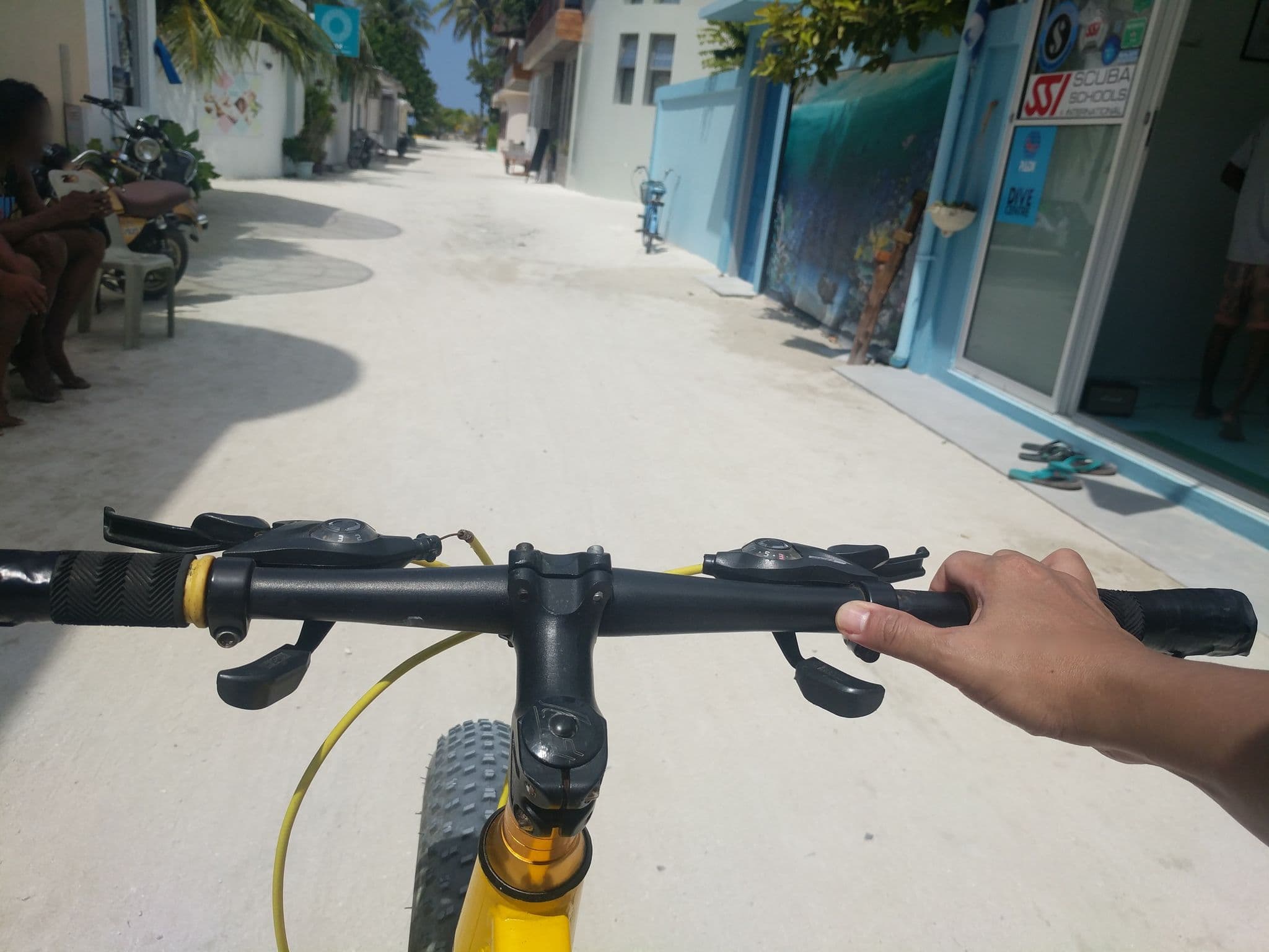Street view near Hotel Rocket Café, Maafushi