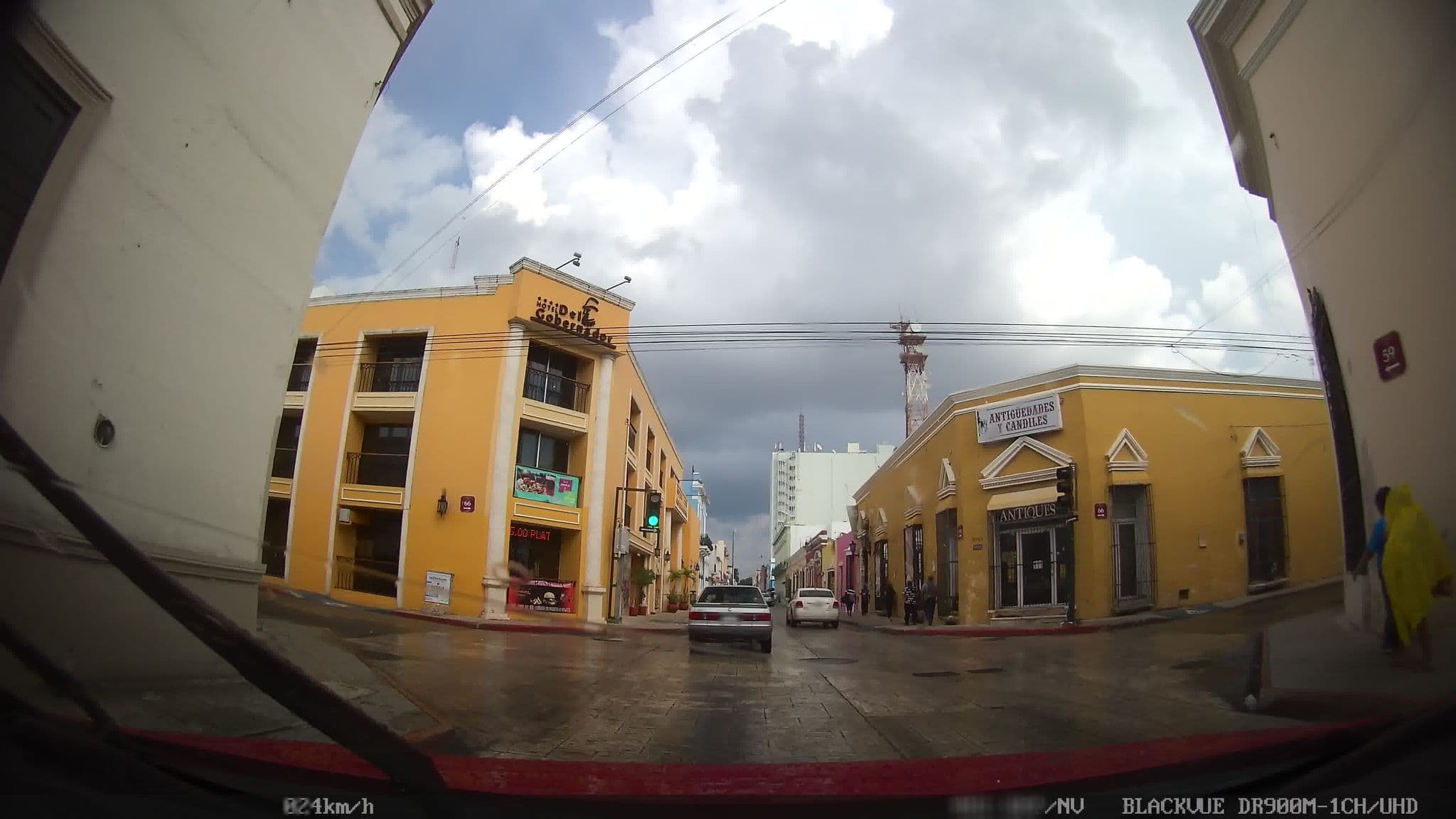 Street view near Hotel del Gobernador, Mérida