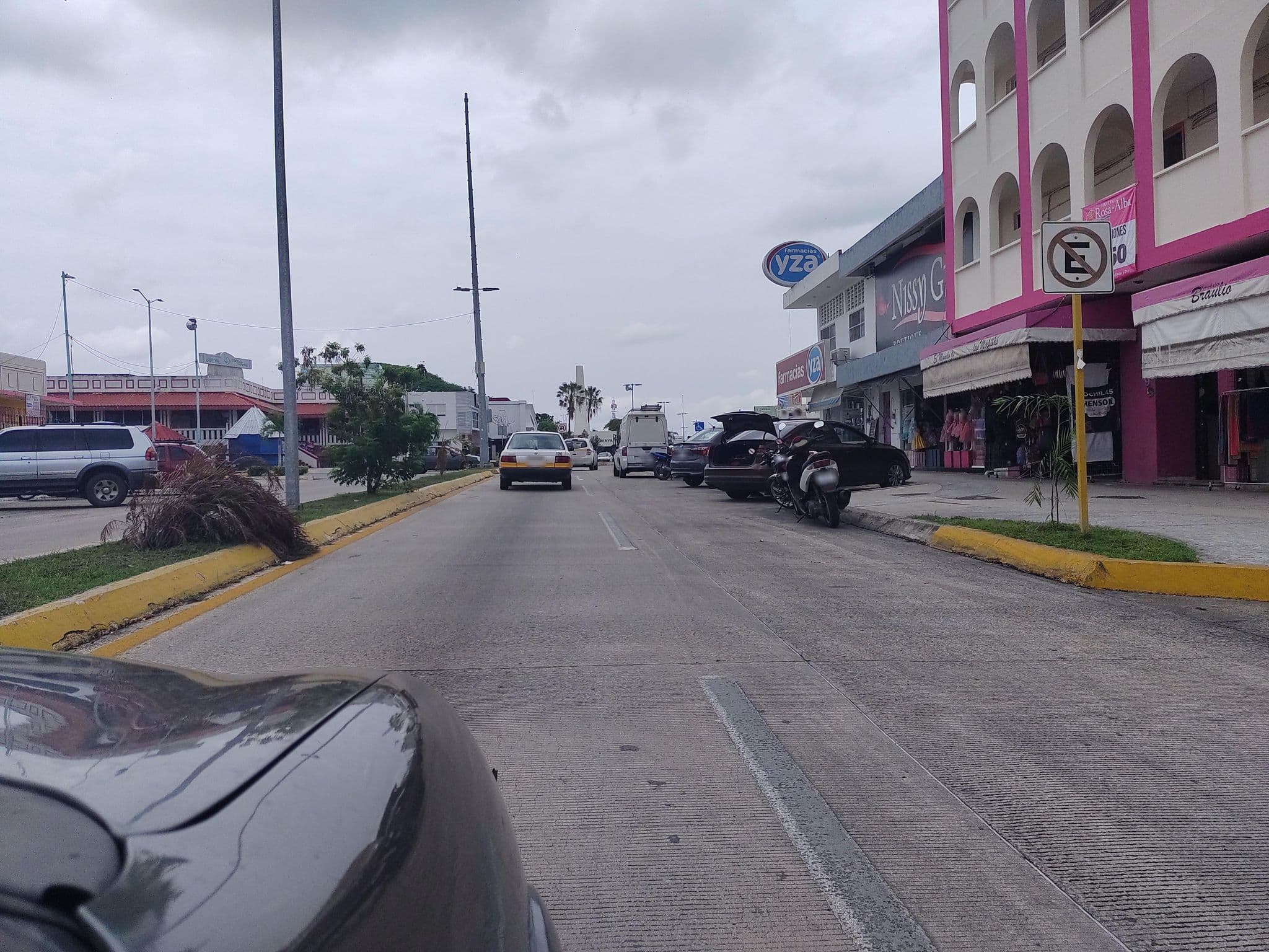 Street view near Hotel Rosa del Alba, Chetumal — © mapeadora (CC BY-SA · Mapillary)
