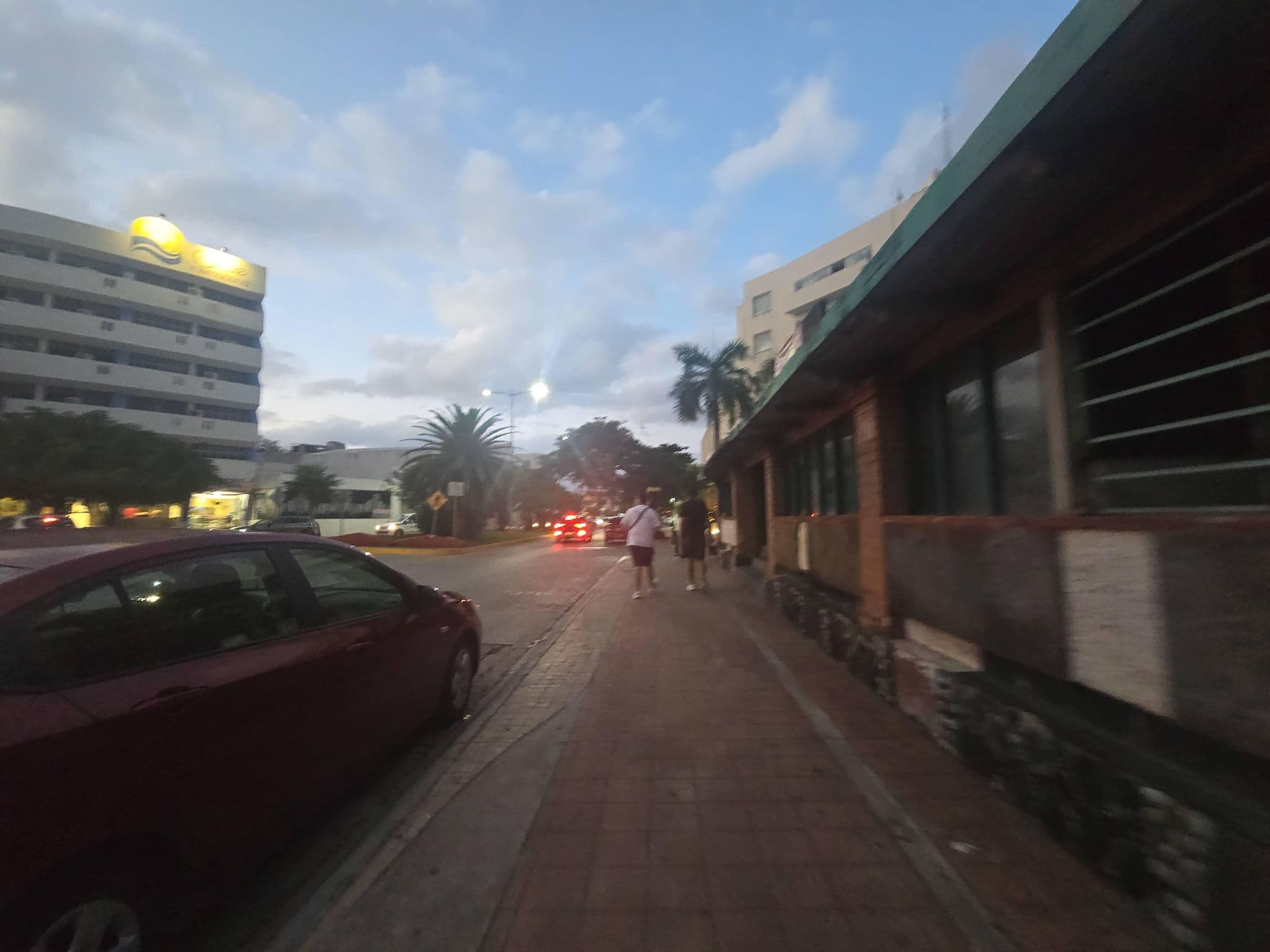 Street view near Ramada, Cancún — © calleros (CC BY-SA · Mapillary)