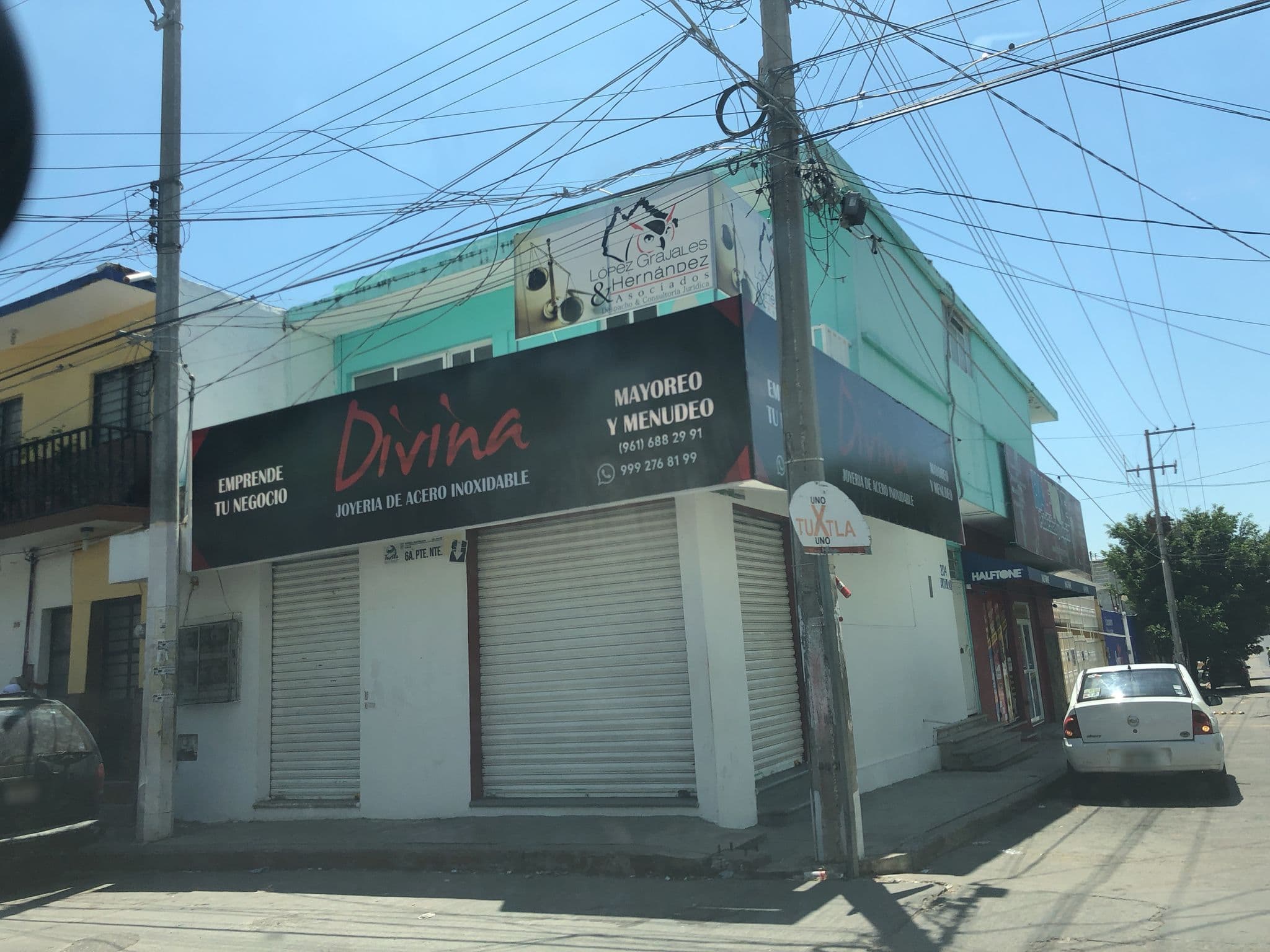 Street view near Hotel Madrid, Tuxtla — © analaura90 (CC BY-SA · Mapillary)