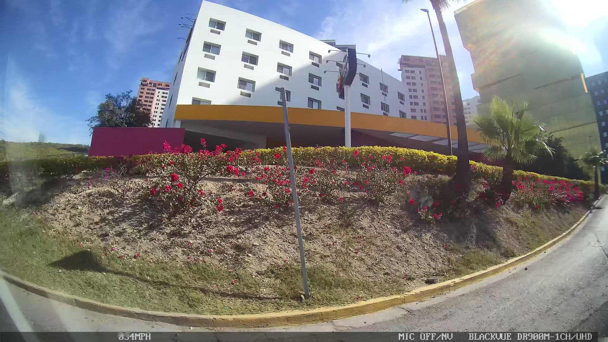 Street view near Comfort Inn Monterrey Valle, Monterrey — © kaartcam (CC BY-SA · Mapillary)