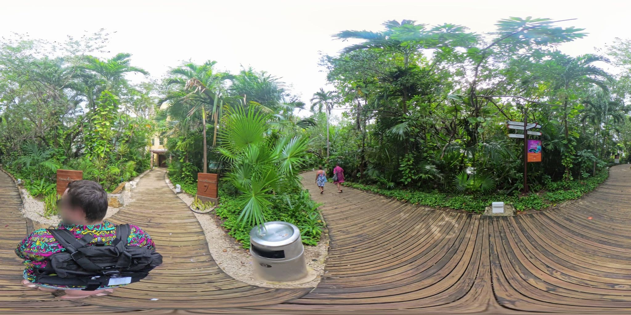 Street view near Mayan Palace, Playa del Carmen
