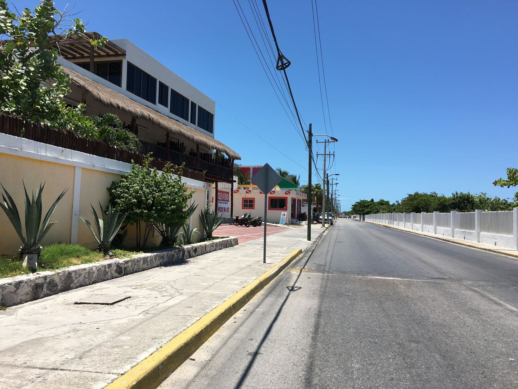 Street view near Villas Marina Paraiso, Isla Mujeres — © ccossio (CC BY-SA · Mapillary)