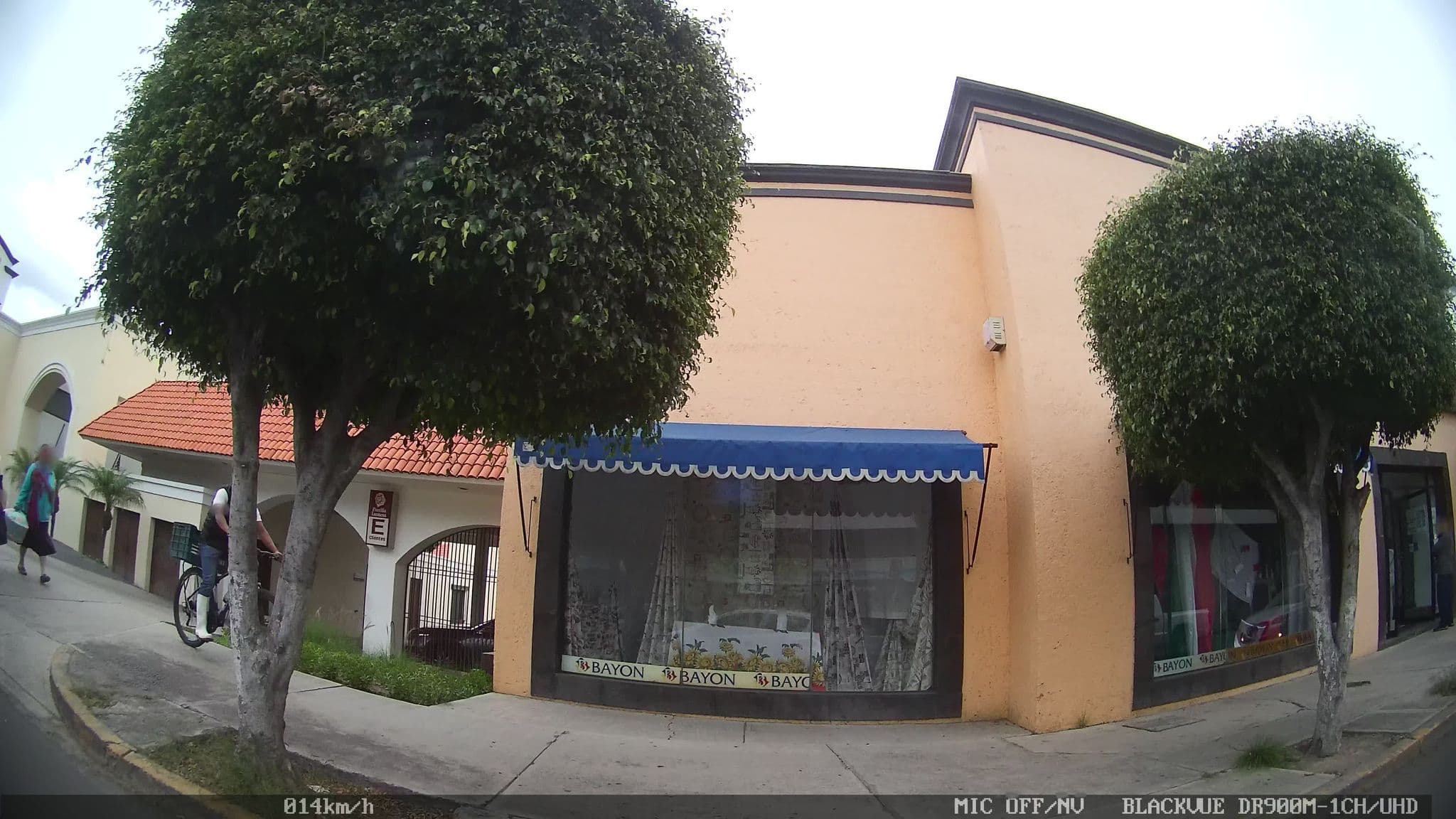 Street view near Flamingo inn, Santiago de Querétaro — © kaart_1 (CC BY-SA · Mapillary)