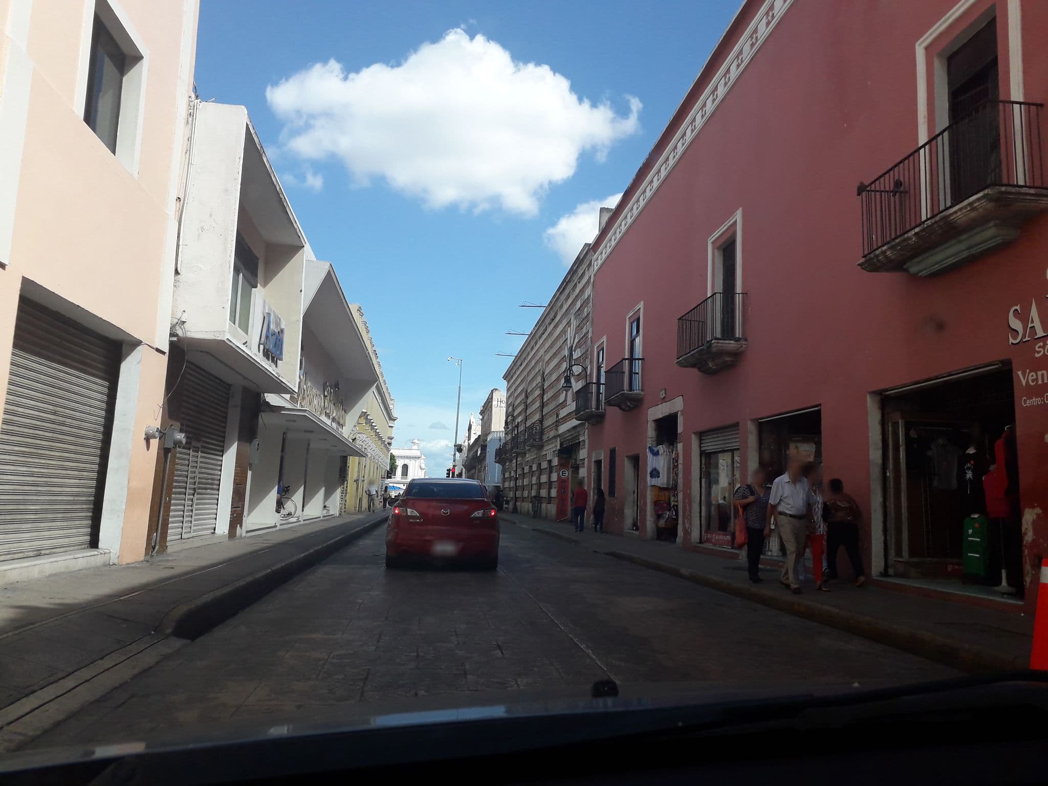 Street view near Hotel Los Arcos, Mérida