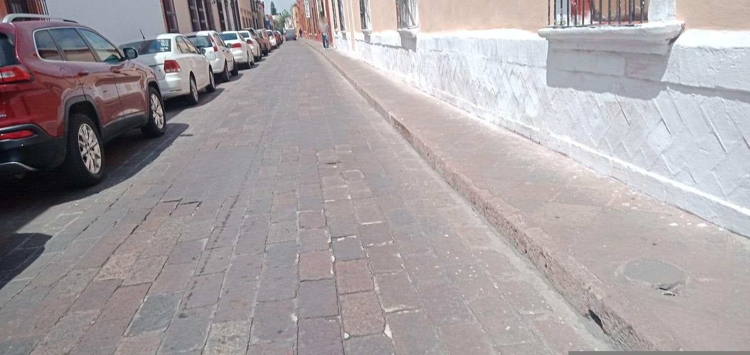 Street view near Las Clarisas, Santiago de Querétaro — © jese_mx (CC BY-SA · Mapillary)