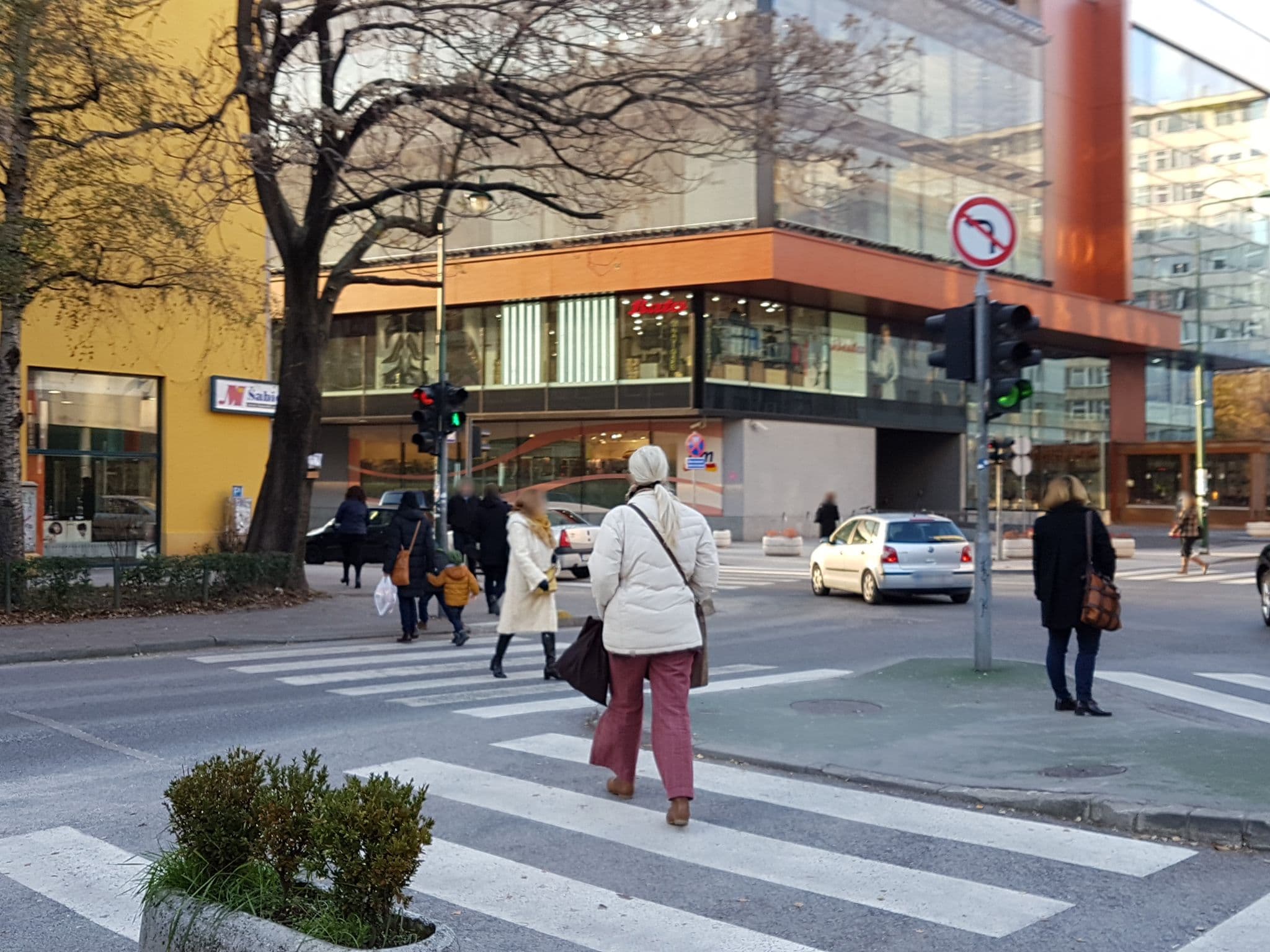 Street view near Hotel Cosmopolit, Kobilja Glava
