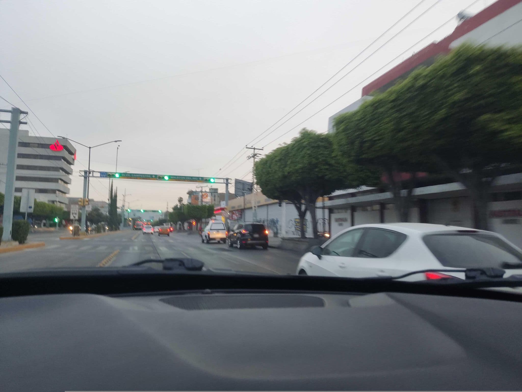 Street view near Australia suites ejecutivas, León de los Aldama — © oramire (CC BY-SA · Mapillary)