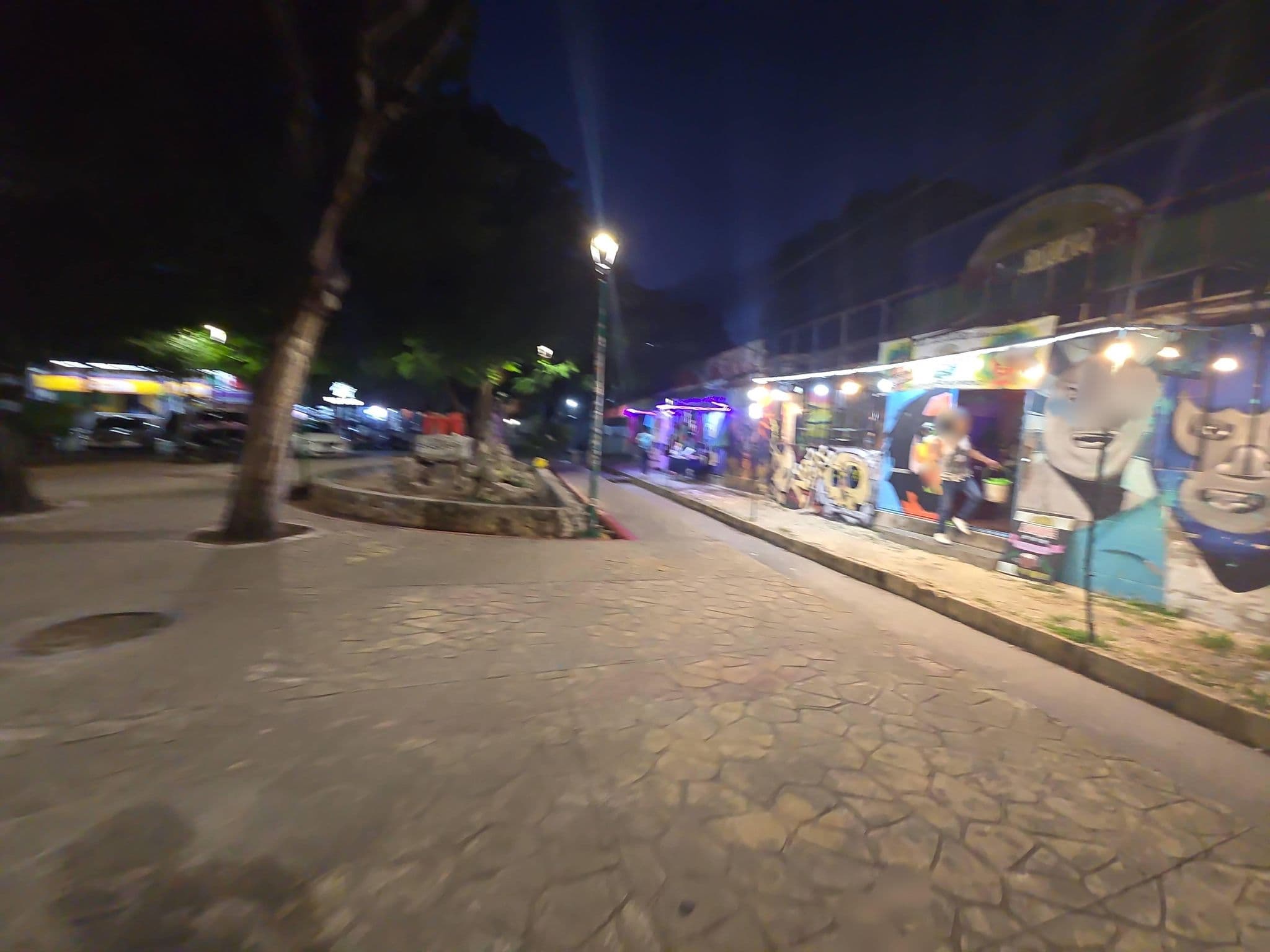 Street view near Hostel Moloch, Cancún — © calleros (CC BY-SA · Mapillary)