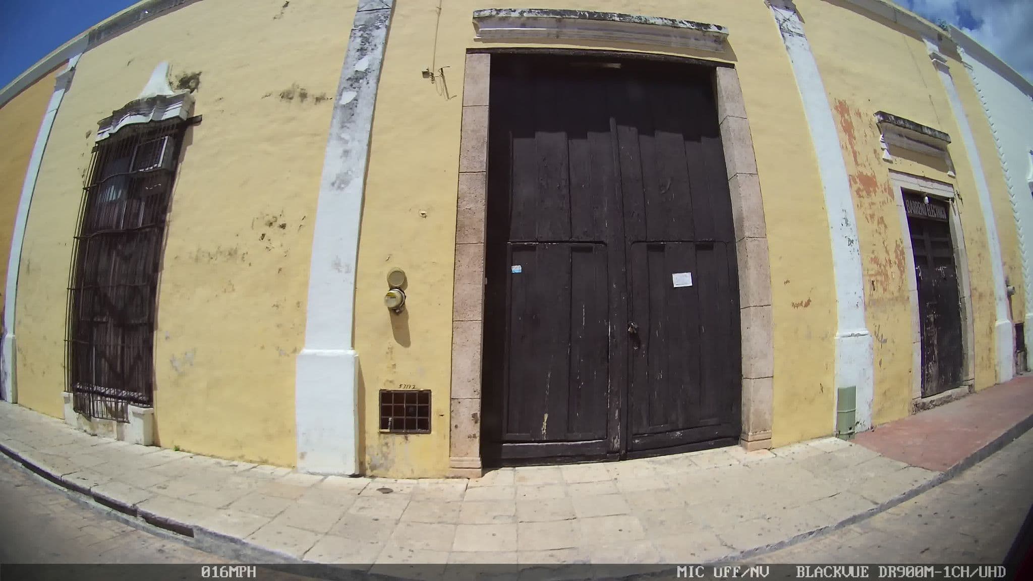 Street view near Hostal Mamá Cha, Valladolid