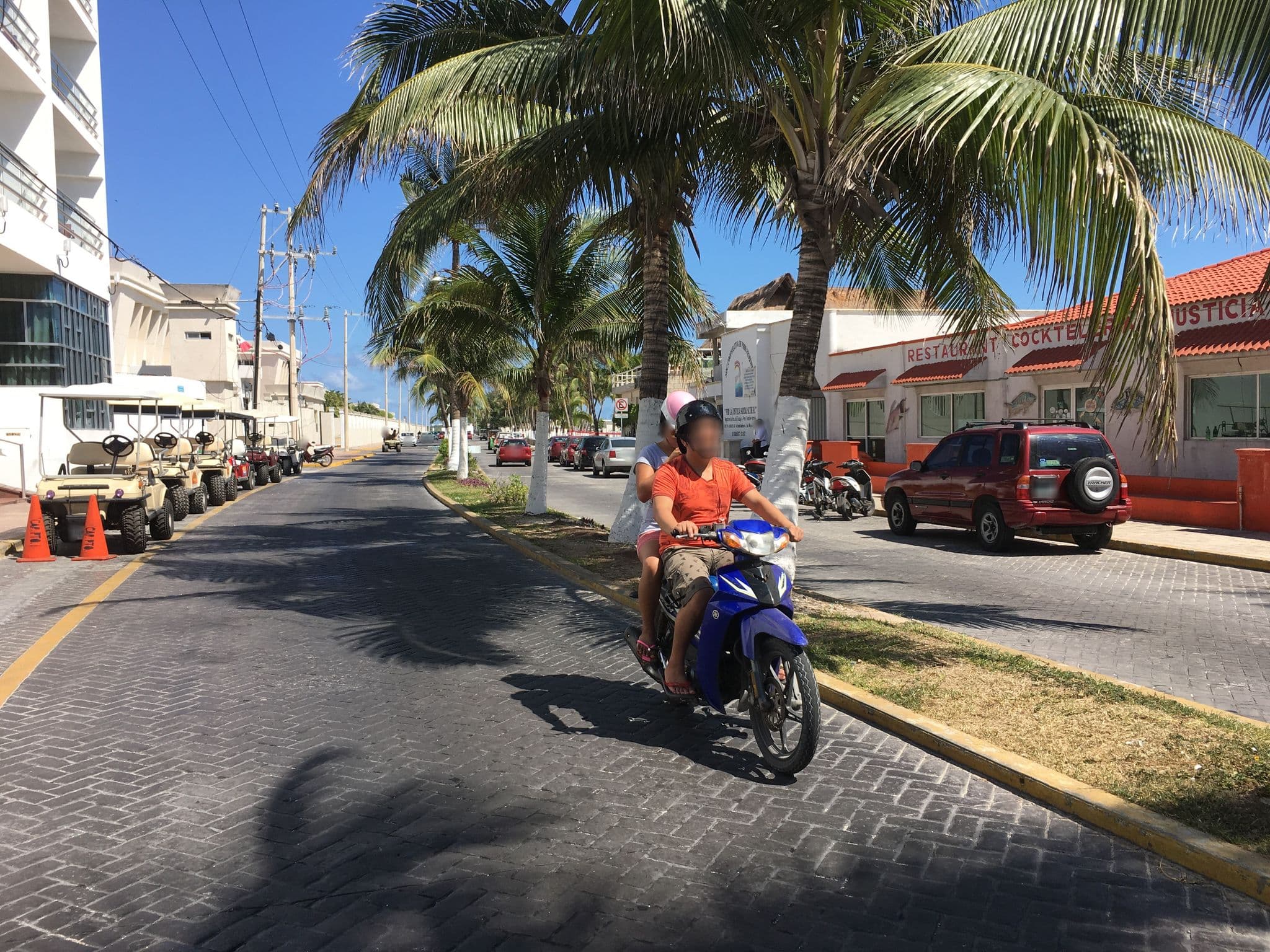 Street view near Balu Hostal, Isla Mujeres — © ccossio (CC BY-SA · Mapillary)