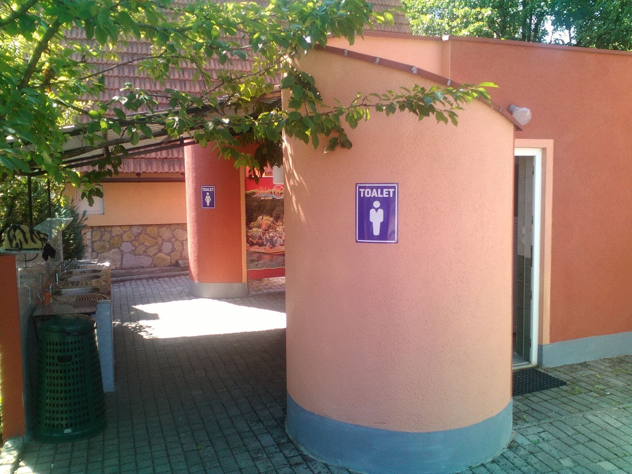 Street view near Vila UNA, Bihać — © 5rmft (CC BY-SA · Mapillary)