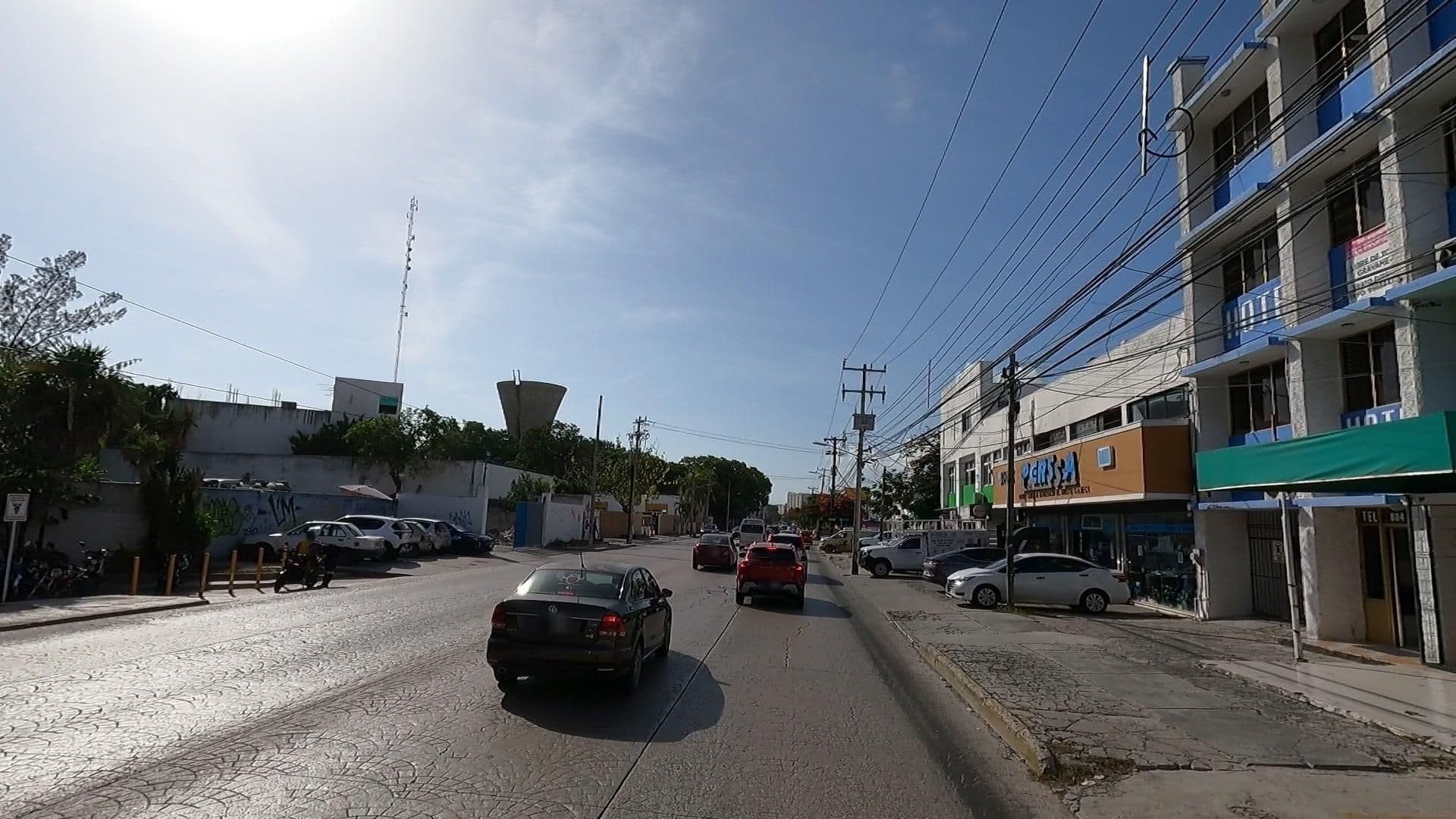 Street view near Hotel Uxmal, Cancún — © calleros (CC BY-SA · Mapillary)