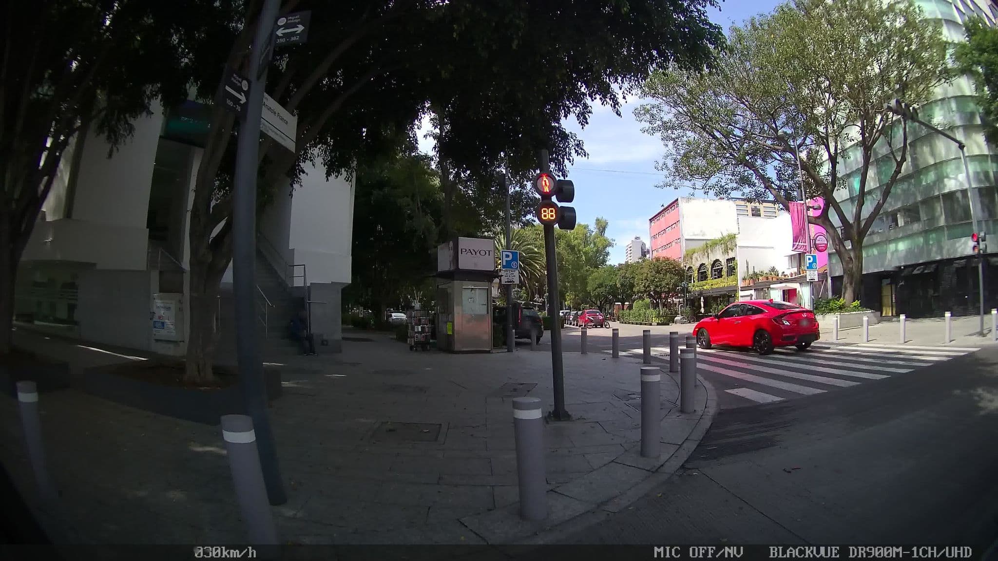 Street view near Las Alcobas, Polanco — © kaart_2 (CC BY-SA · Mapillary)