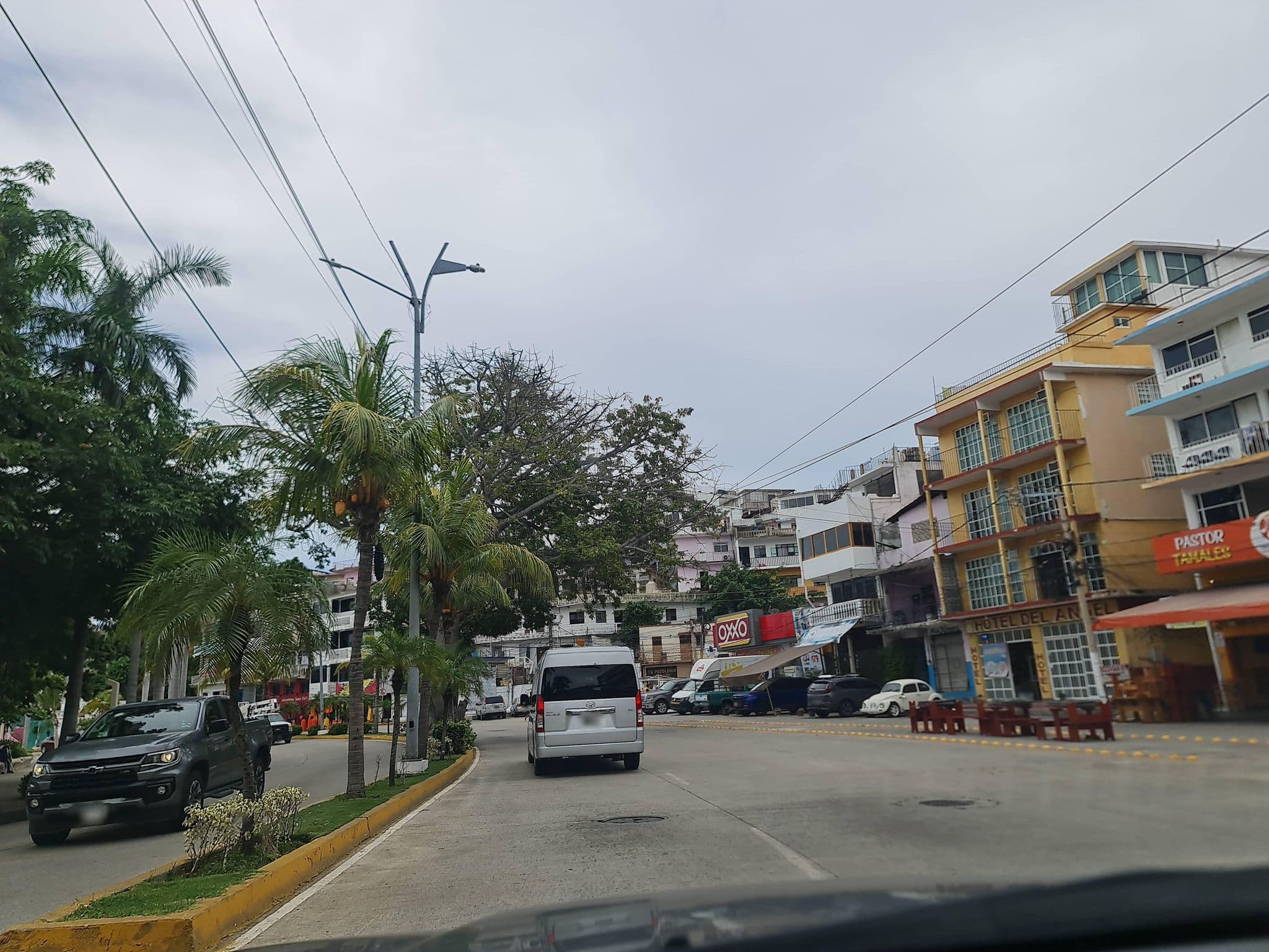 Street view near Hotel Enrique’s, Acapulco de Juárez — © SamOlivaresl (CC BY-SA · Mapillary)
