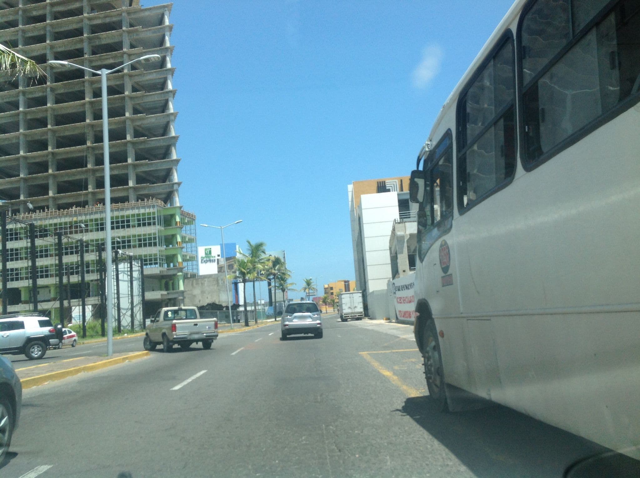 Street view near Ramada Plaza by Wyndham Veracruz Boca del Rio, Boca del Rio — © omarsansi (CC BY-SA · Mapillary)