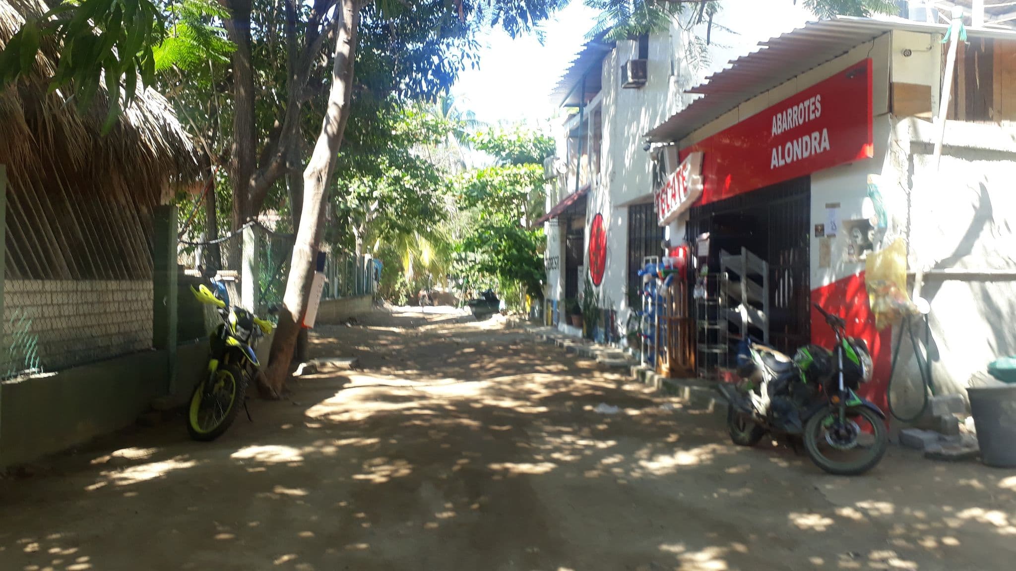 Street view near Él Carrizo, Puerto Ángel