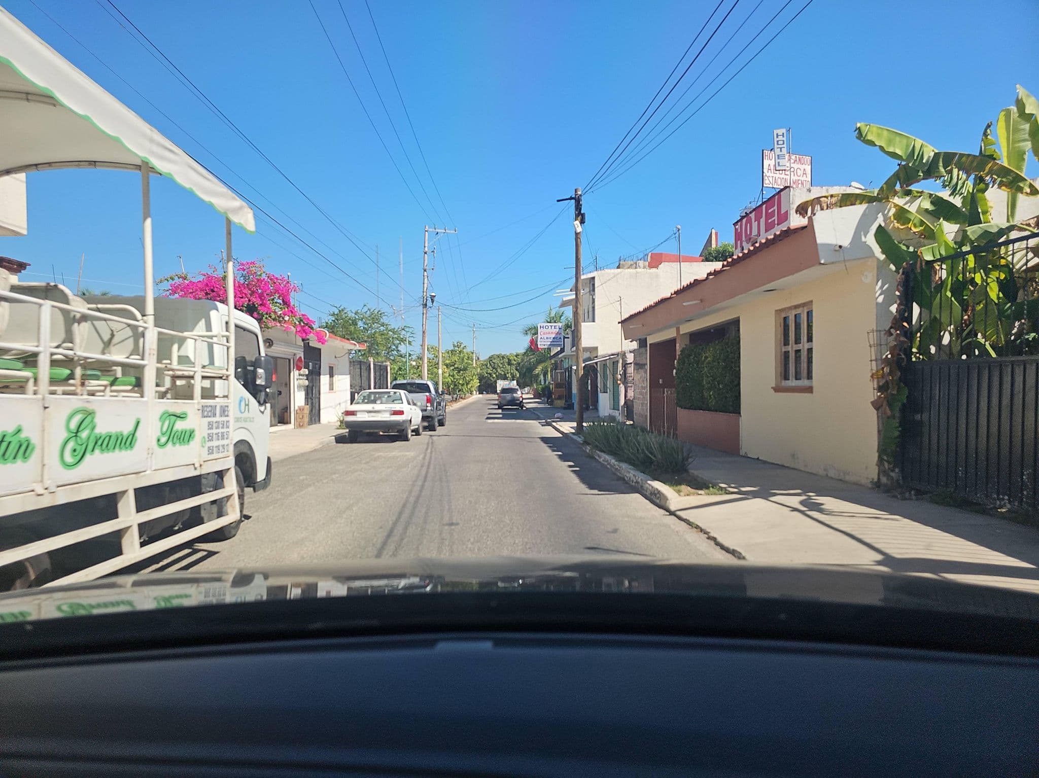 Street view near Hostal Azul y Blanco, Crucecita — © ezaratemx (CC BY-SA · Mapillary)