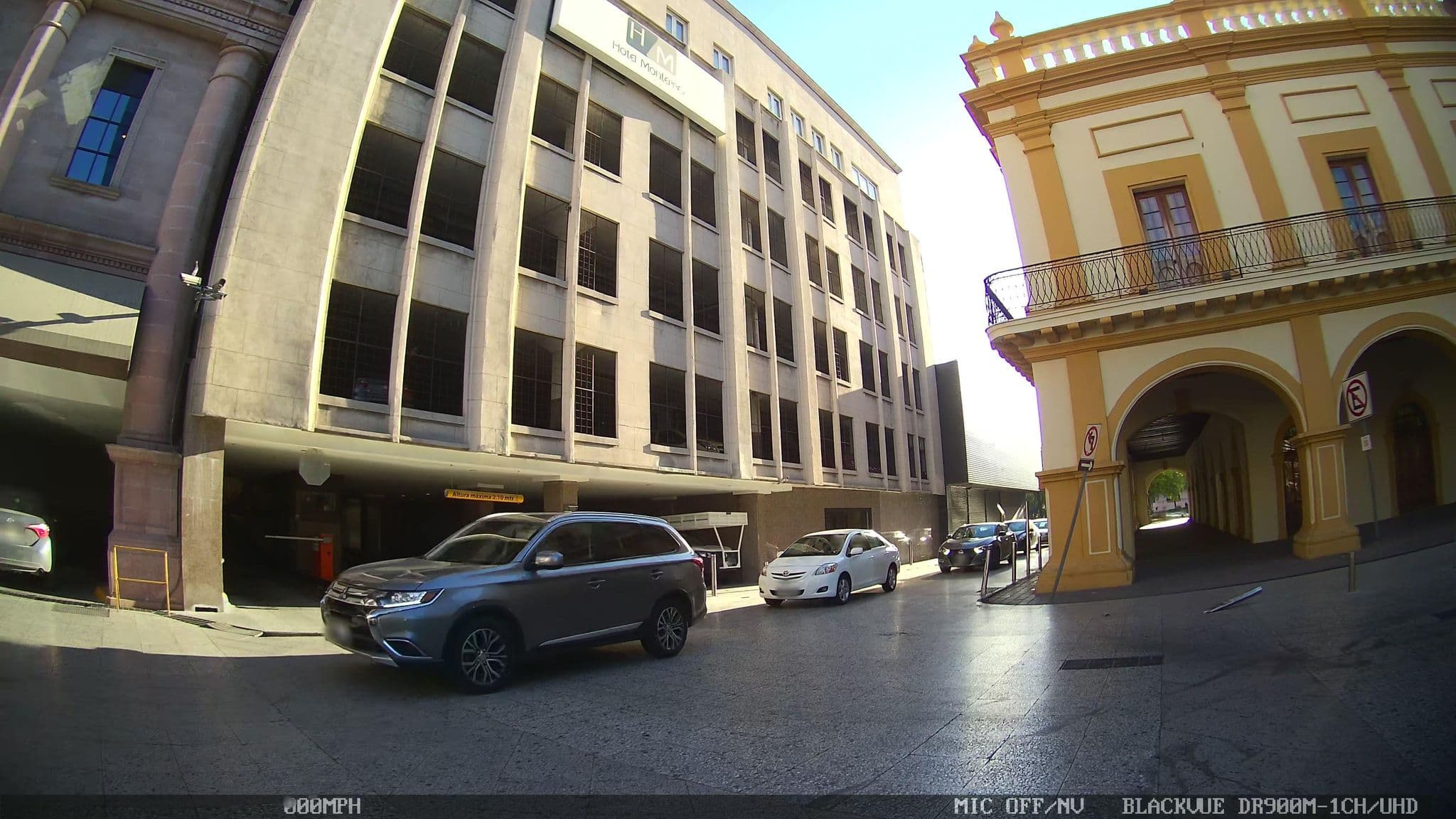 Street view near Hotel Krystal Monterrey, Monterrey — © kaart_4 (CC BY-SA · Mapillary)