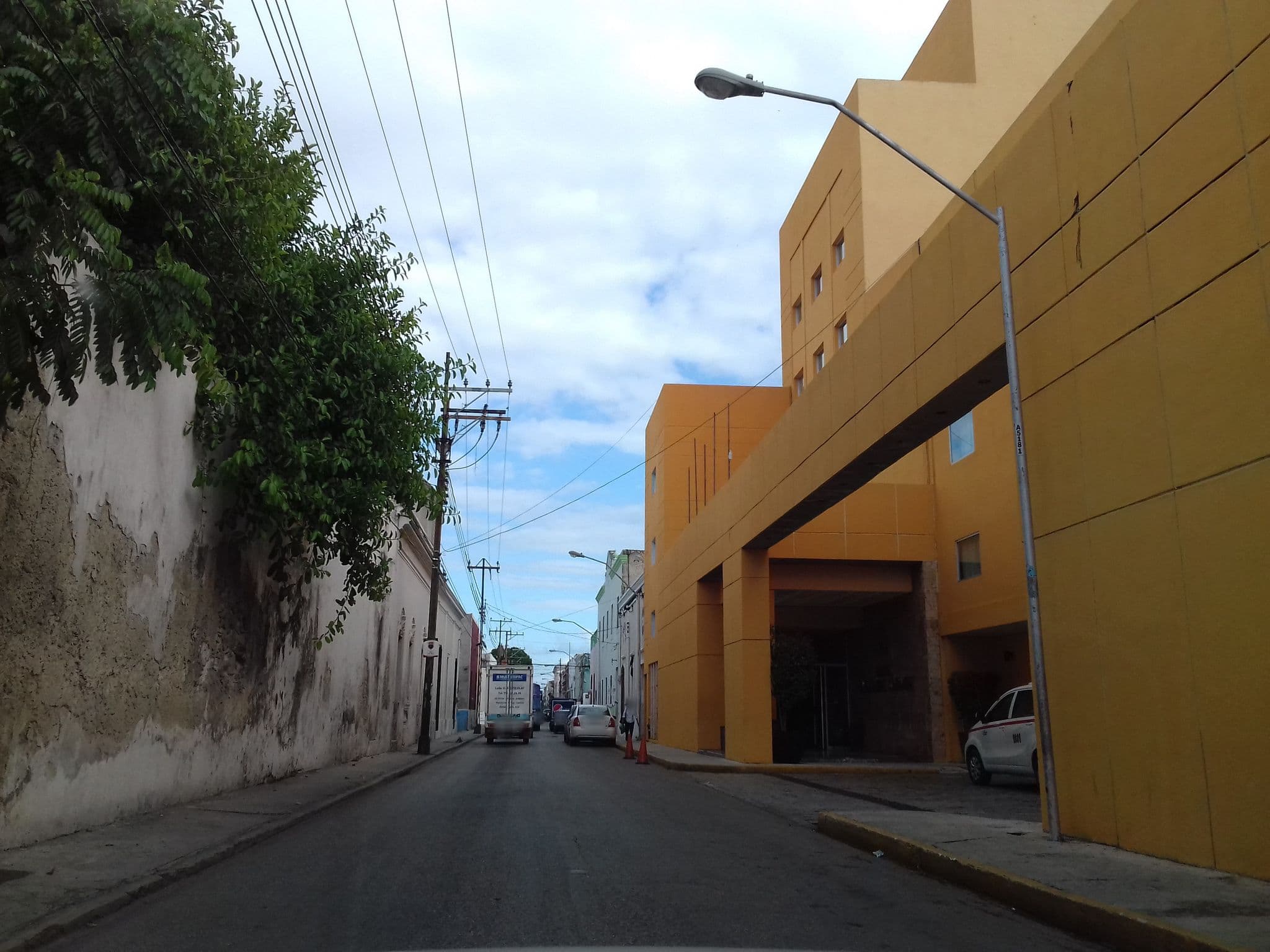 Street view near Hotel María del Carmen, Mérida