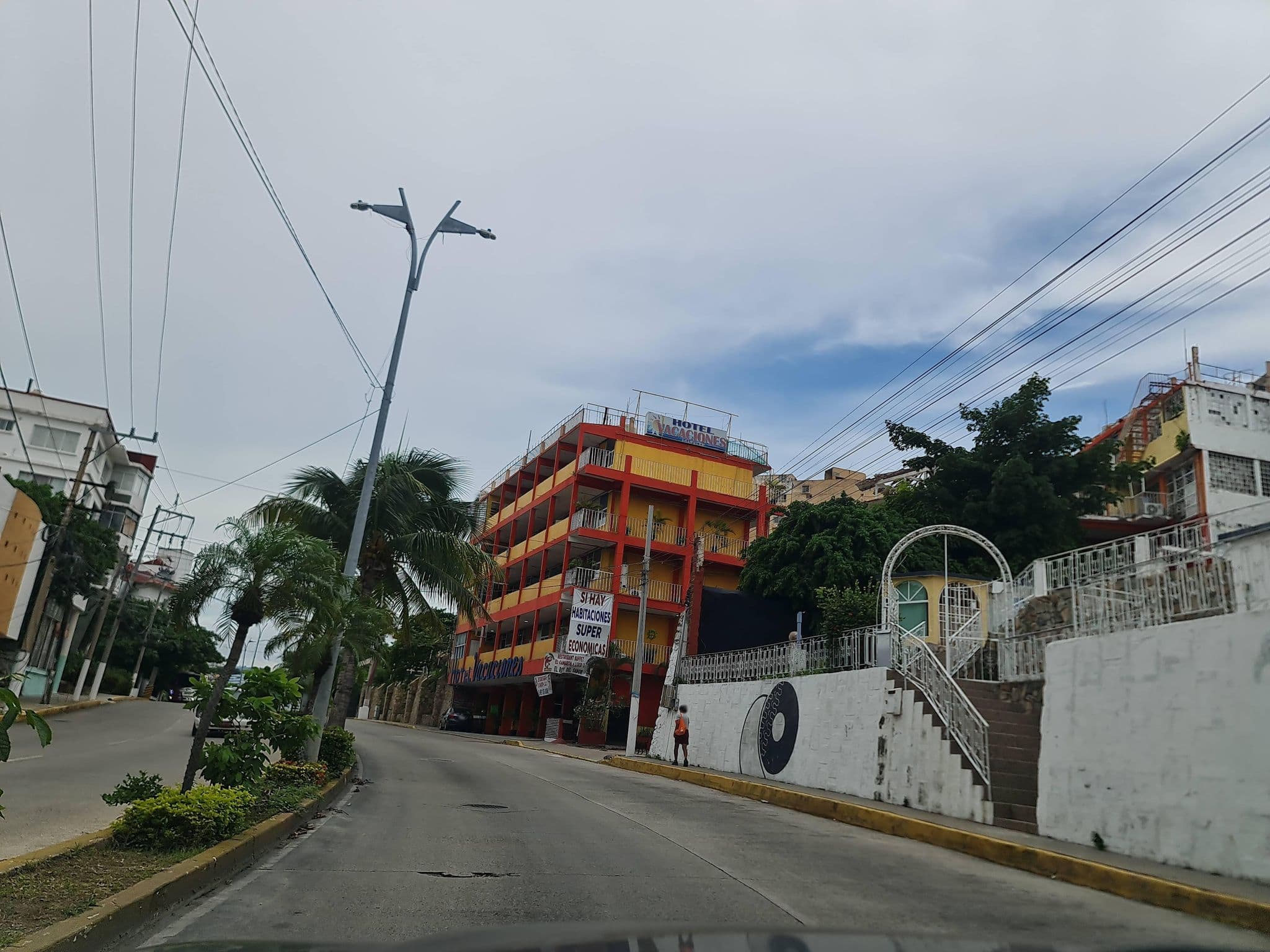 Street view near Ariel, Acapulco de Juárez — © SamOlivaresl (CC BY-SA · Mapillary)
