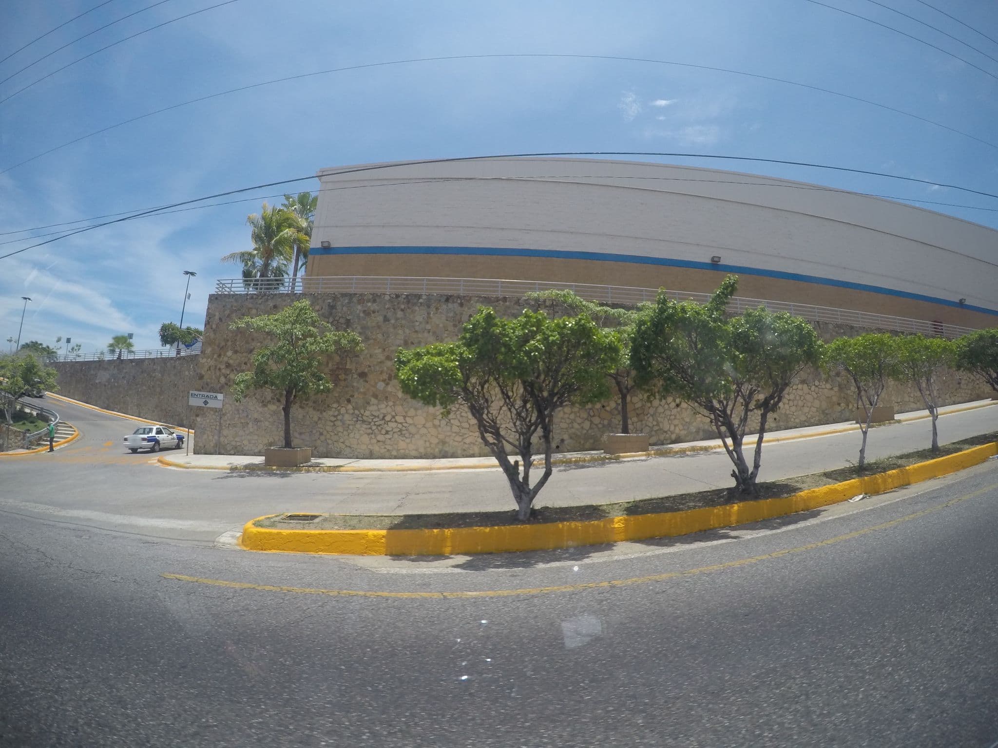 Street view near Royalti, Acapulco de Juárez — © ccossio (CC BY-SA · Mapillary)
