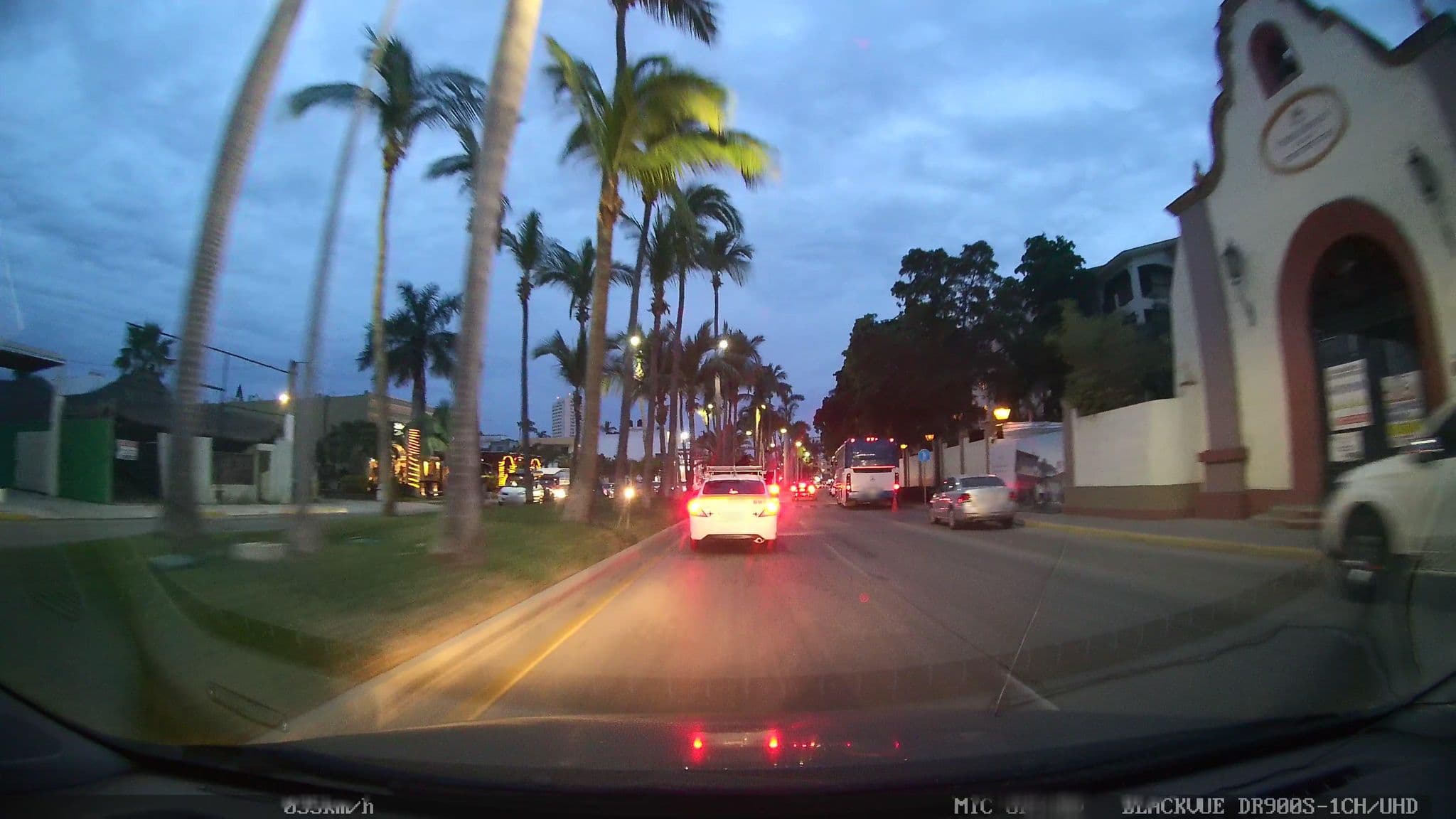 Street view near Pueblo Bonito Mazatlán Beach Resort, Mazatlán — © nicovargas (CC BY-SA · Mapillary)
