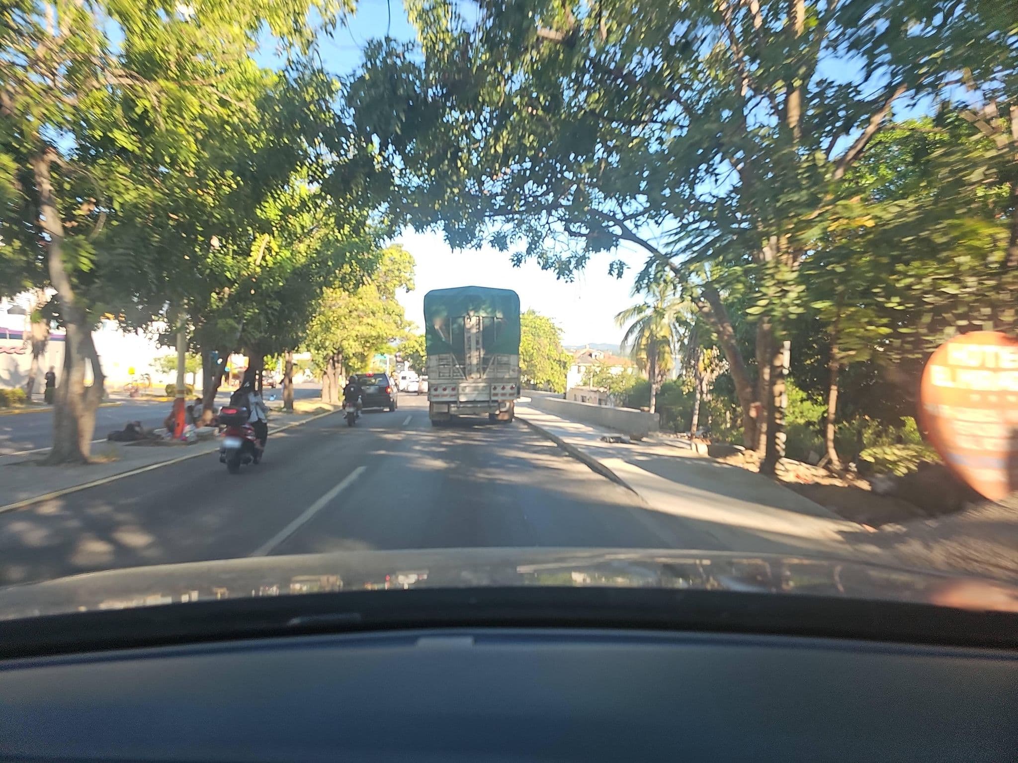 Street view near Hotel El Mirador, Puerto Escondido — © ezaratemx (CC BY-SA · Mapillary)