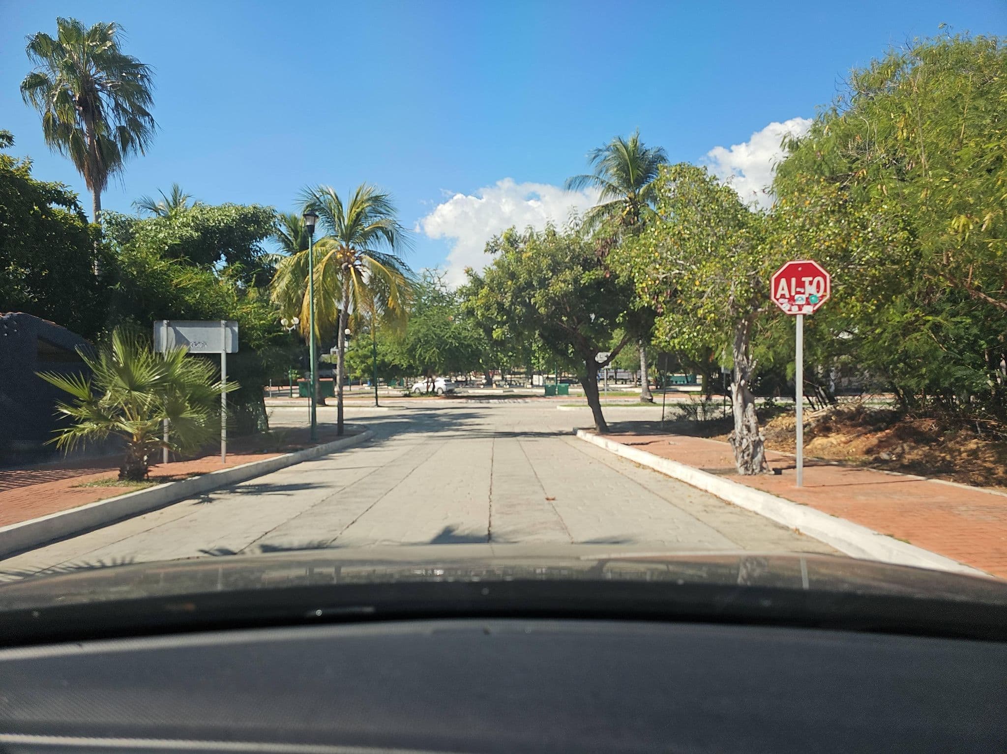 Street view near Xquenda Huatulco Spa, Crucecita — © ezaratemx (CC BY-SA · Mapillary)
