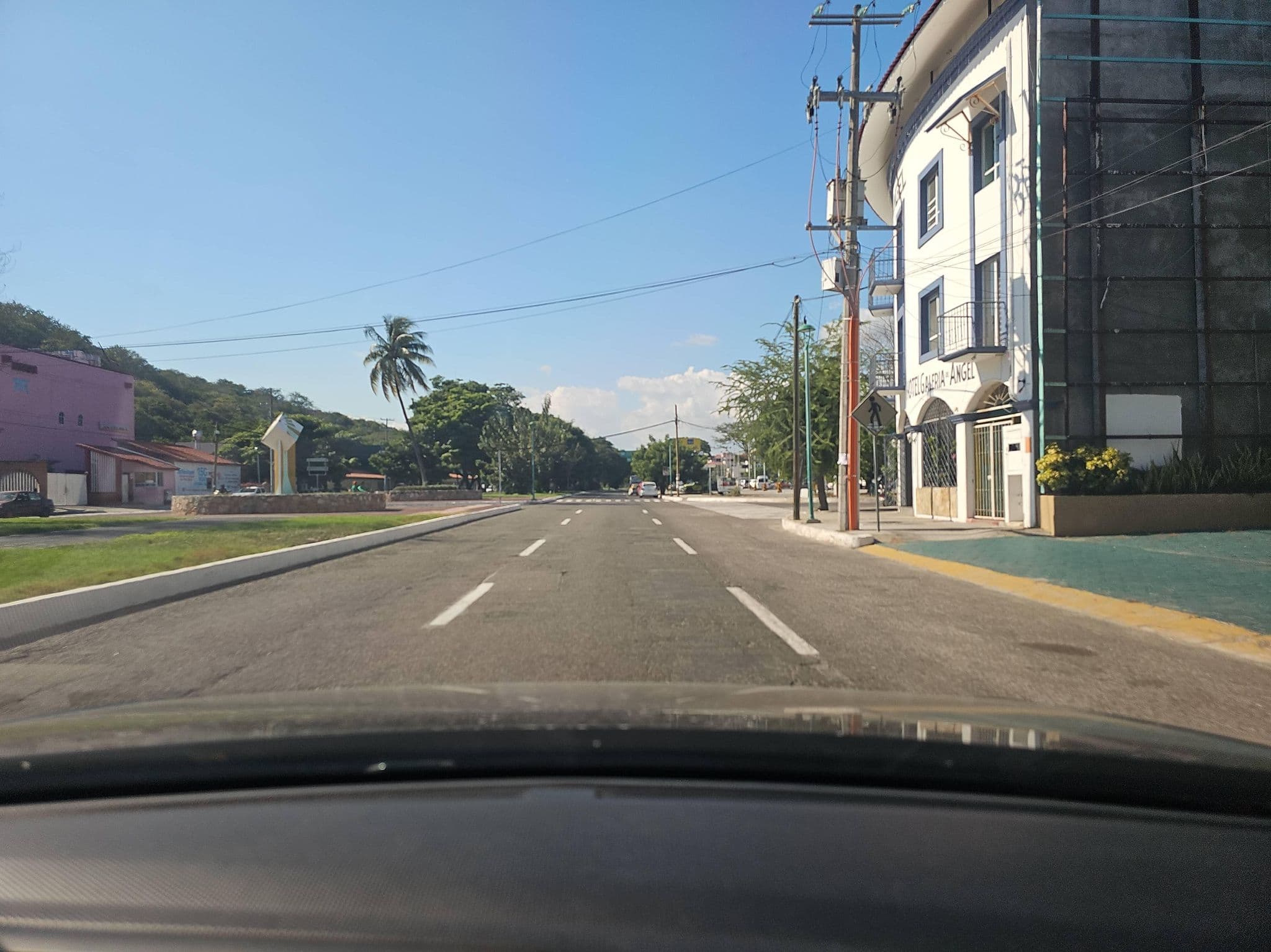 Street view near Hotel Alikar, Crucecita — © ezaratemx (CC BY-SA · Mapillary)
