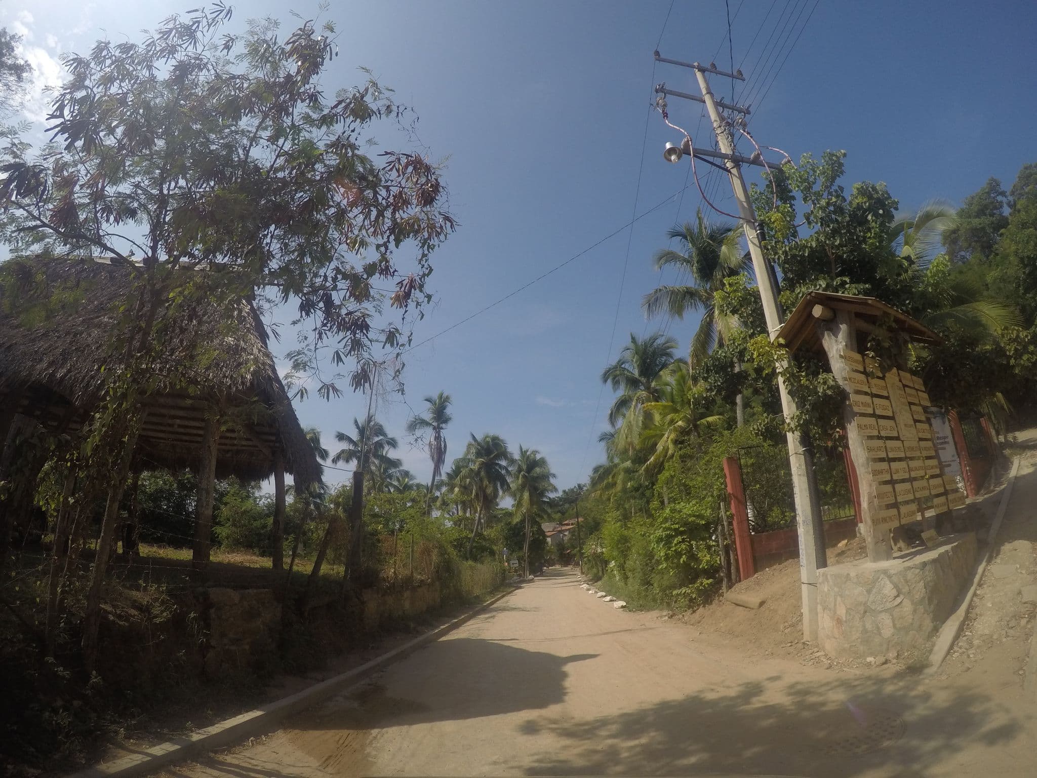 Street view near Hotel Rinconcito de Mazunte, Puerto Ángel