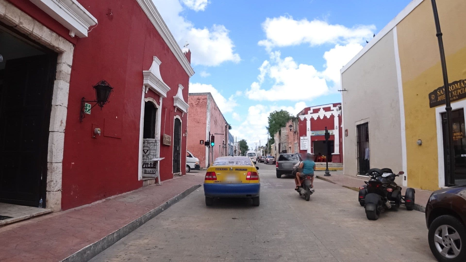 Street view near Hostal Ixchel, Valladolid