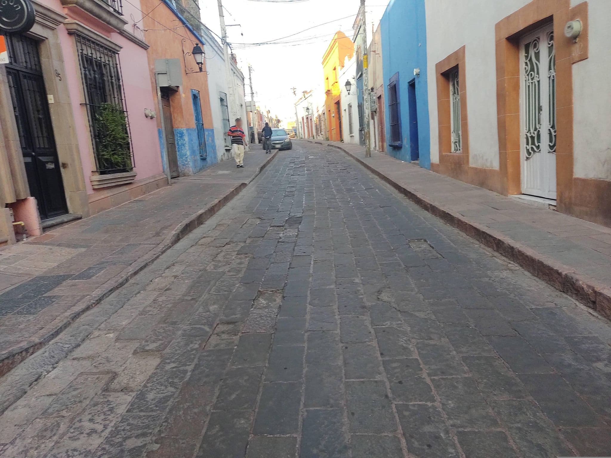 Street view near Hotel Las Tres Sofías, Santiago de Querétaro — © mapeadora (CC BY-SA · Mapillary)