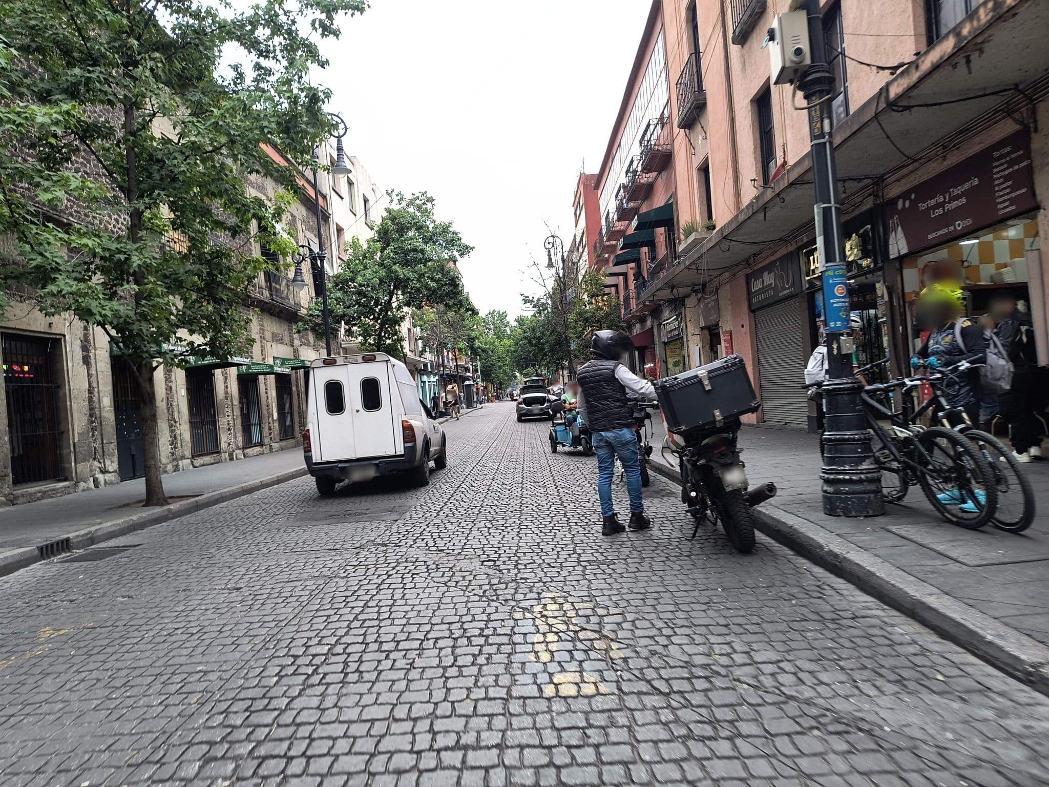 Street view near Apapacho Hostel, Mexico City — © mapeadora (CC BY-SA · Mapillary)