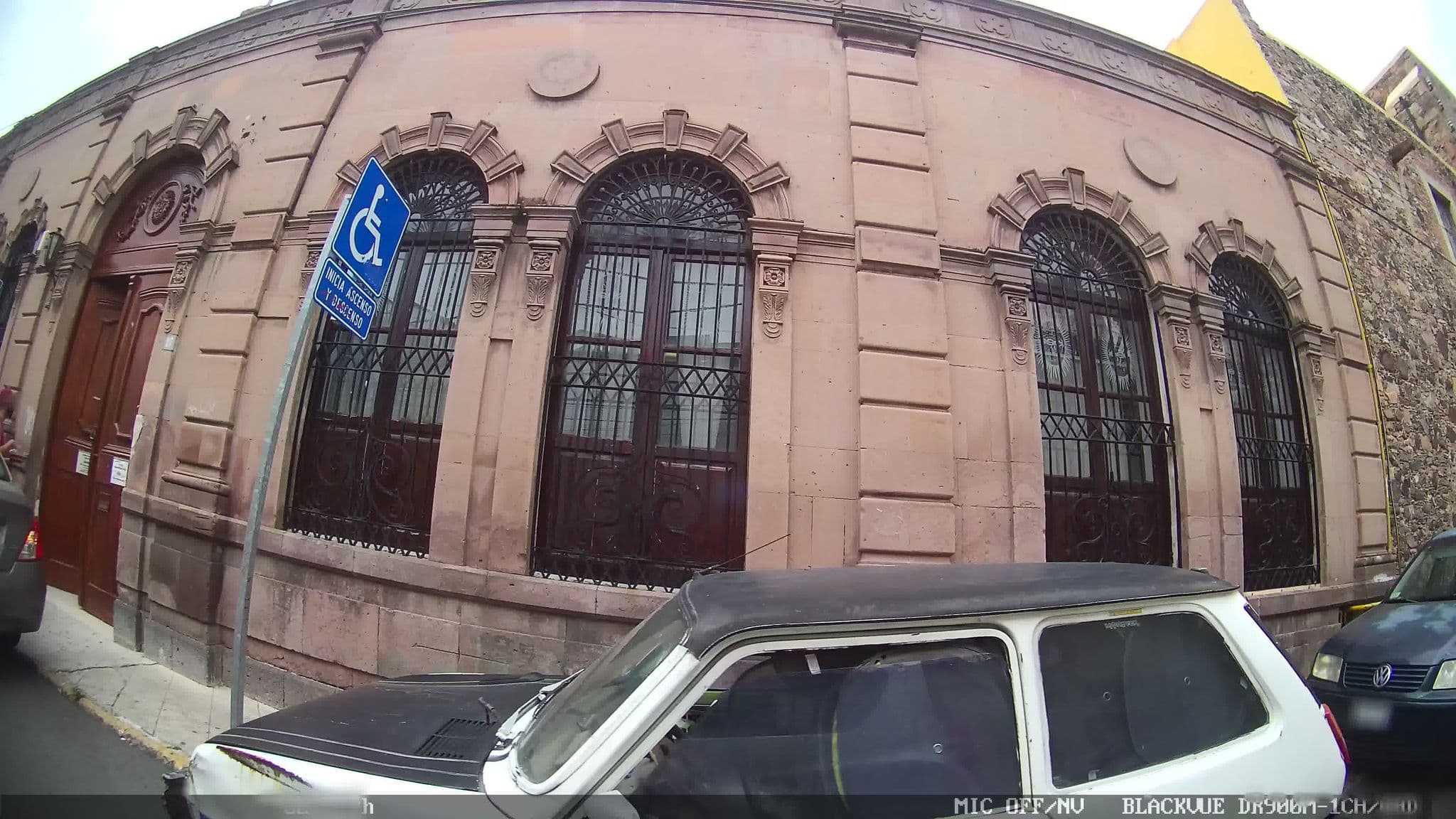 Street view near Asilo San Sebastián, Santiago de Querétaro — © kaart_1 (CC BY-SA · Mapillary)