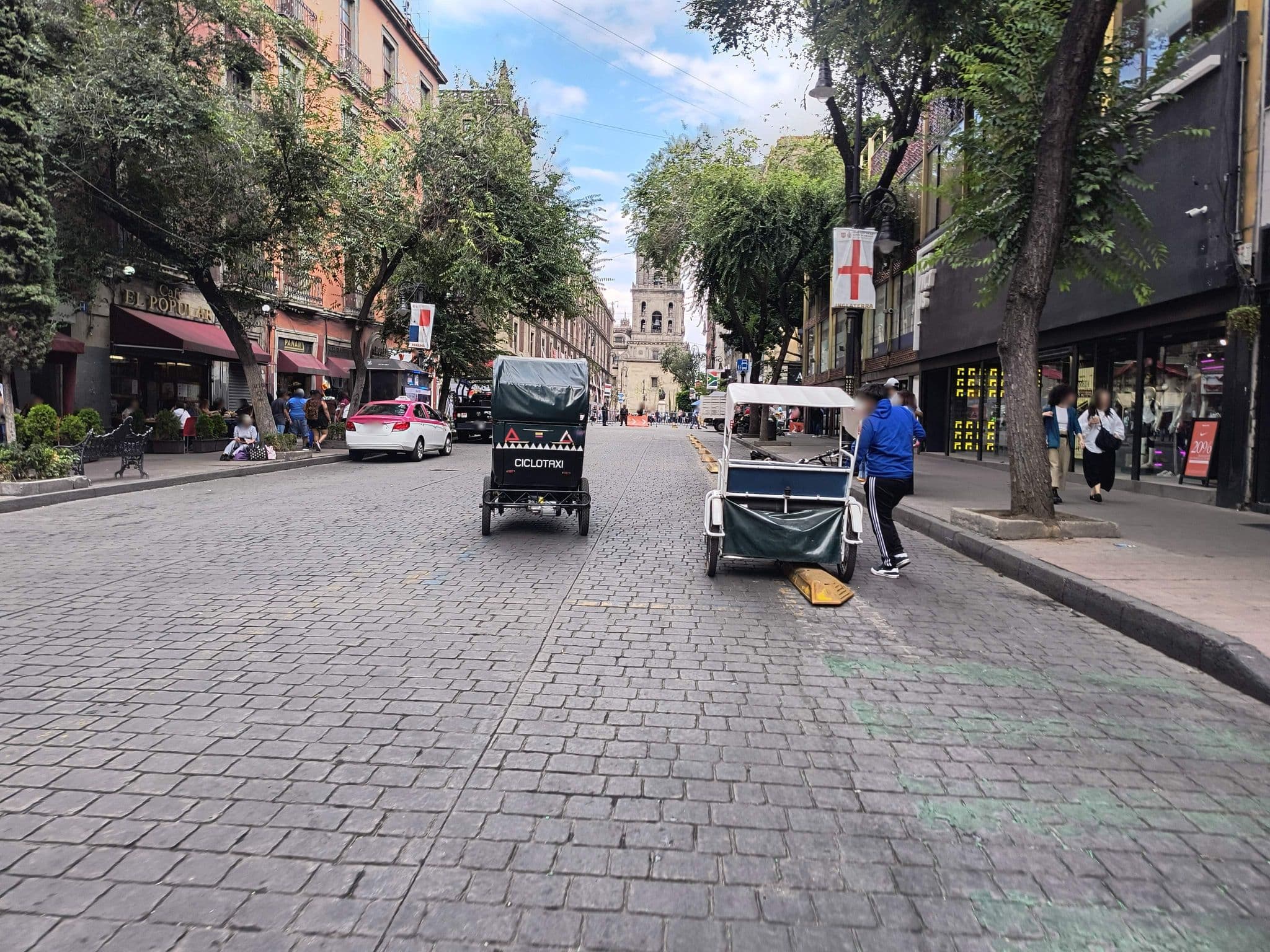 Street view near Hotel Canada Central, Mexico City — © mapeadora (CC BY-SA · Mapillary)