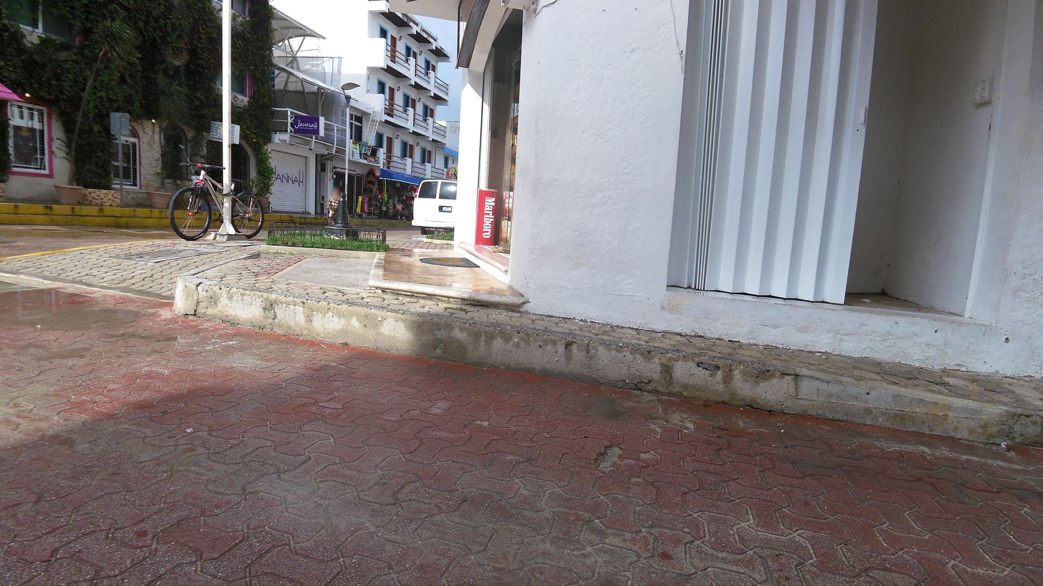 Street view near Hotel Delfin, Playa del Carmen