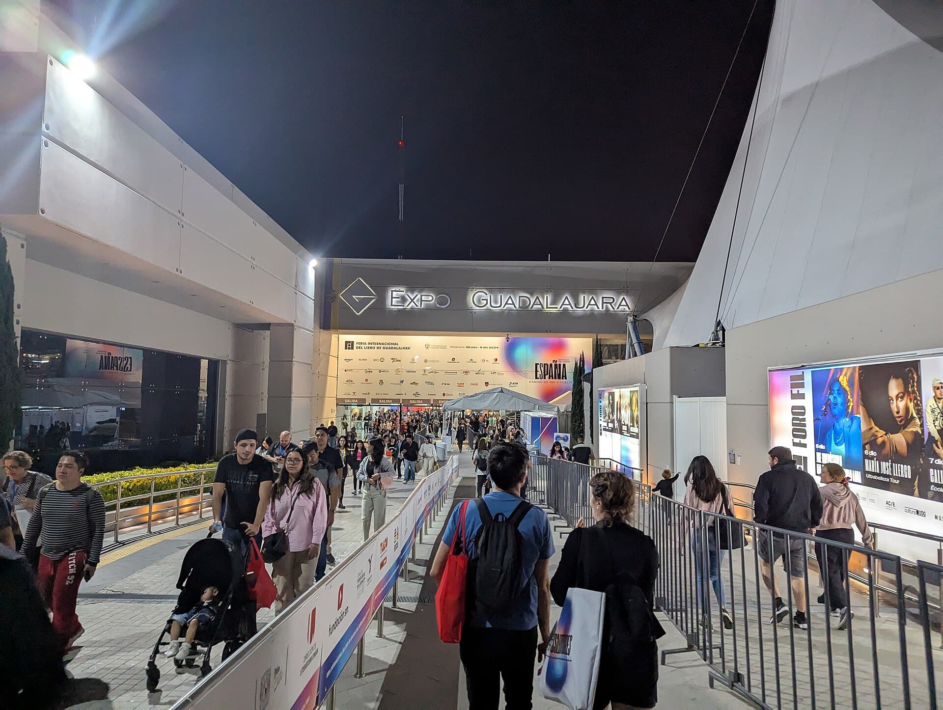 ibis Guadalajara Expo (via Wikimedia Commons, CC BY-SA 4.0)