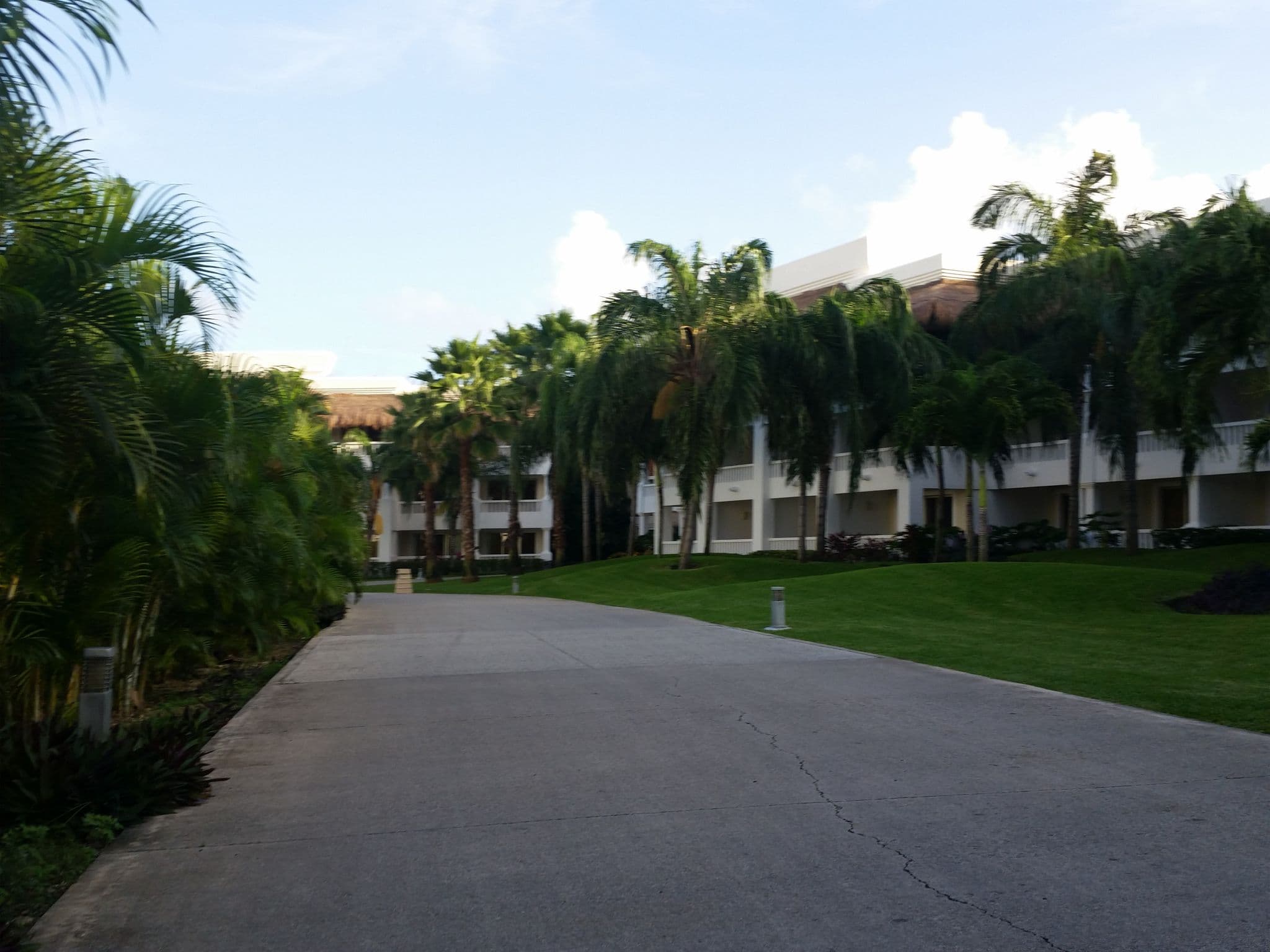 Street view near Princess Hotels and Resorts, Playa del Carmen