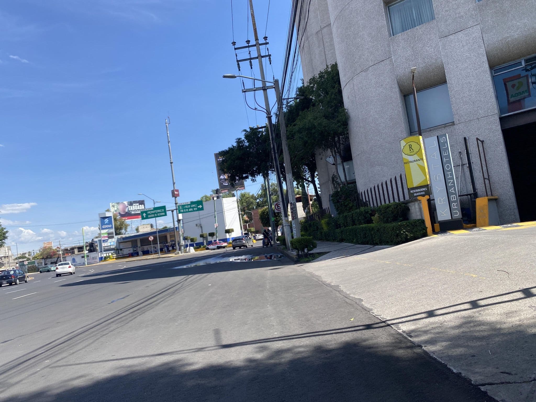 Street view near Krystal Urban Aeropuerto Ciudad de México, Iztacalco — © BatmanIsReal (CC BY-SA · Mapillary)
