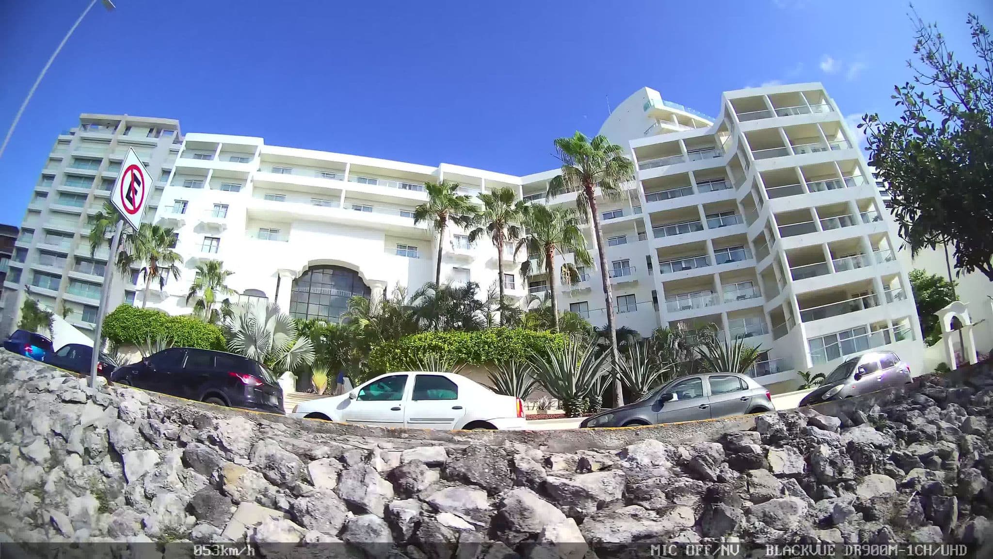 Street view near Hotel NYX Cancun, Alfredo V. Bonfil