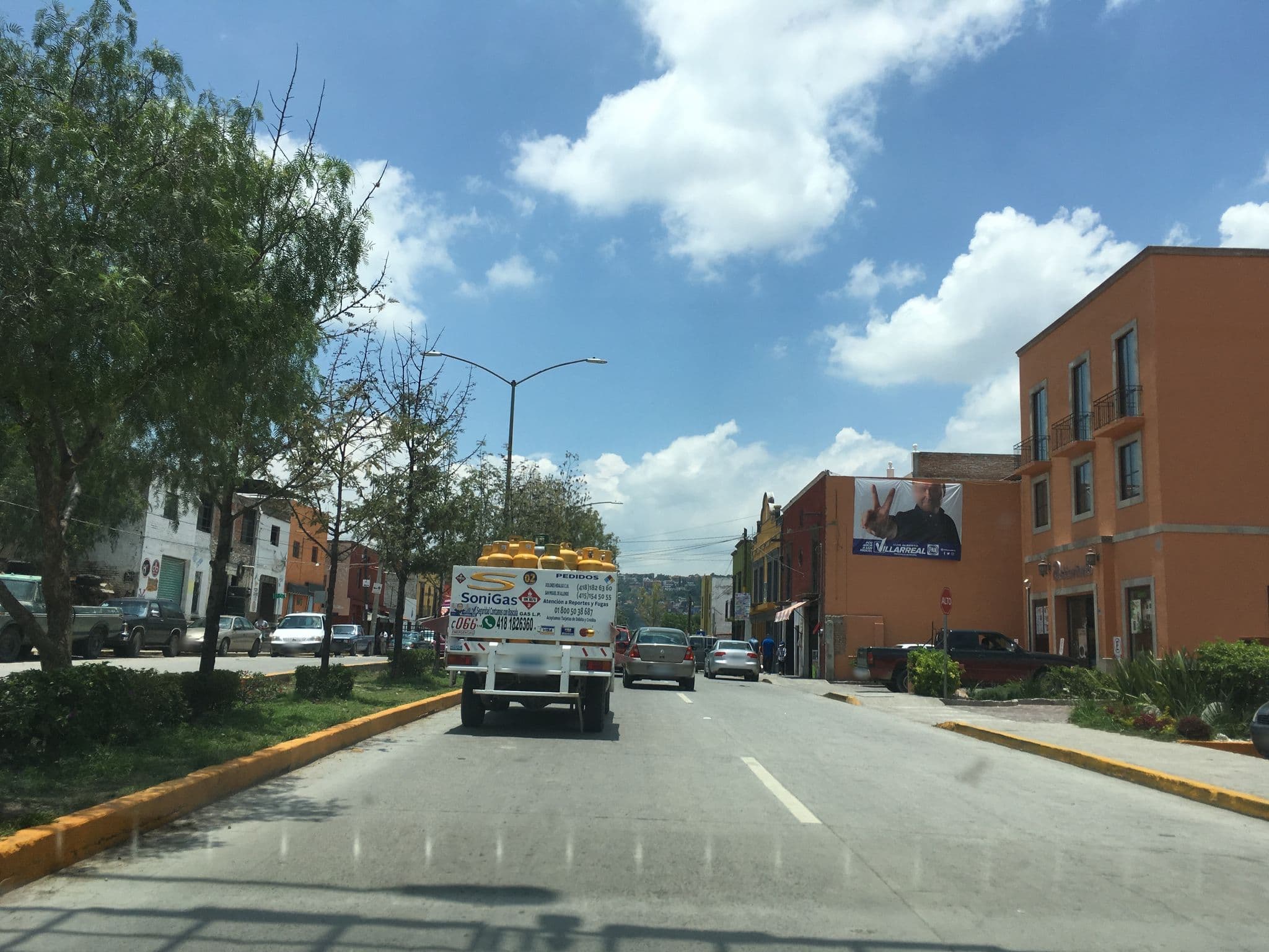 Street view near La Estación, San Miguel de Allende — © nicovargas (CC BY-SA · Mapillary)