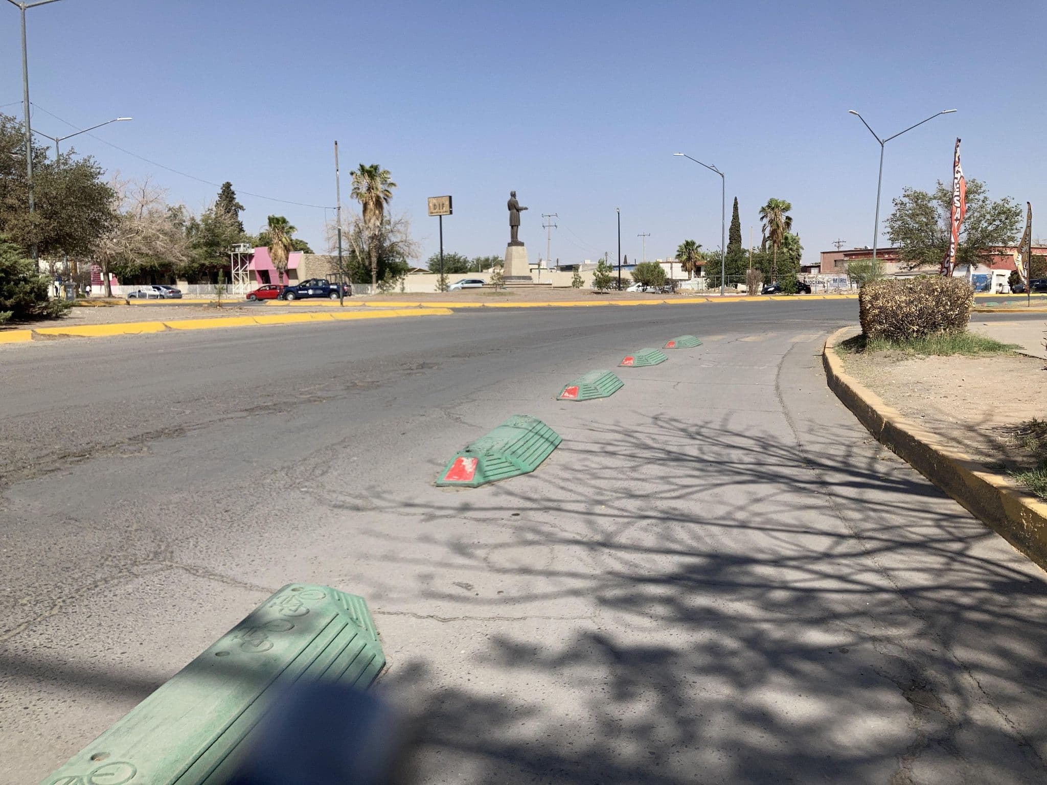 Street view near Holiday Inn, Ciudad Juárez — © dsrtsndnts (CC BY-SA · Mapillary)