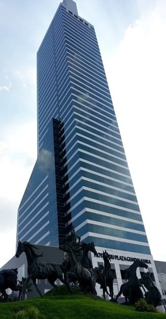 Hotel Riu Plaza Guadalajara (via Wikimedia Commons, CC BY 2.0)