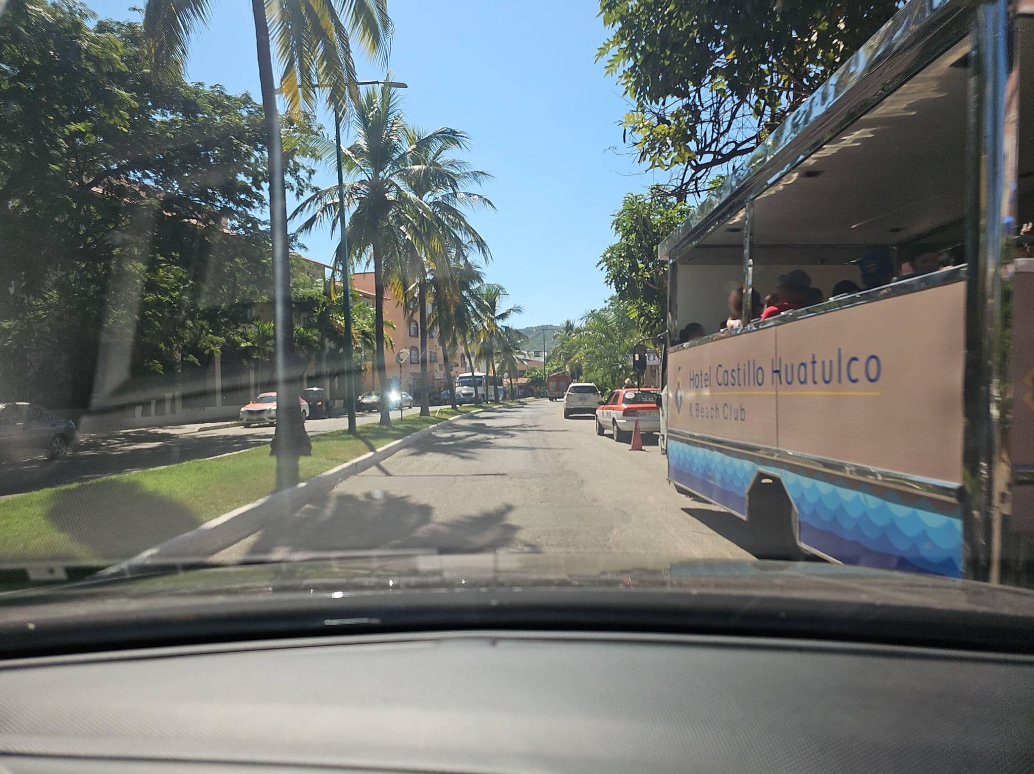 Street view near Hotel Castillo Huatulco, Crucecita — © ezaratemx (CC BY-SA · Mapillary)