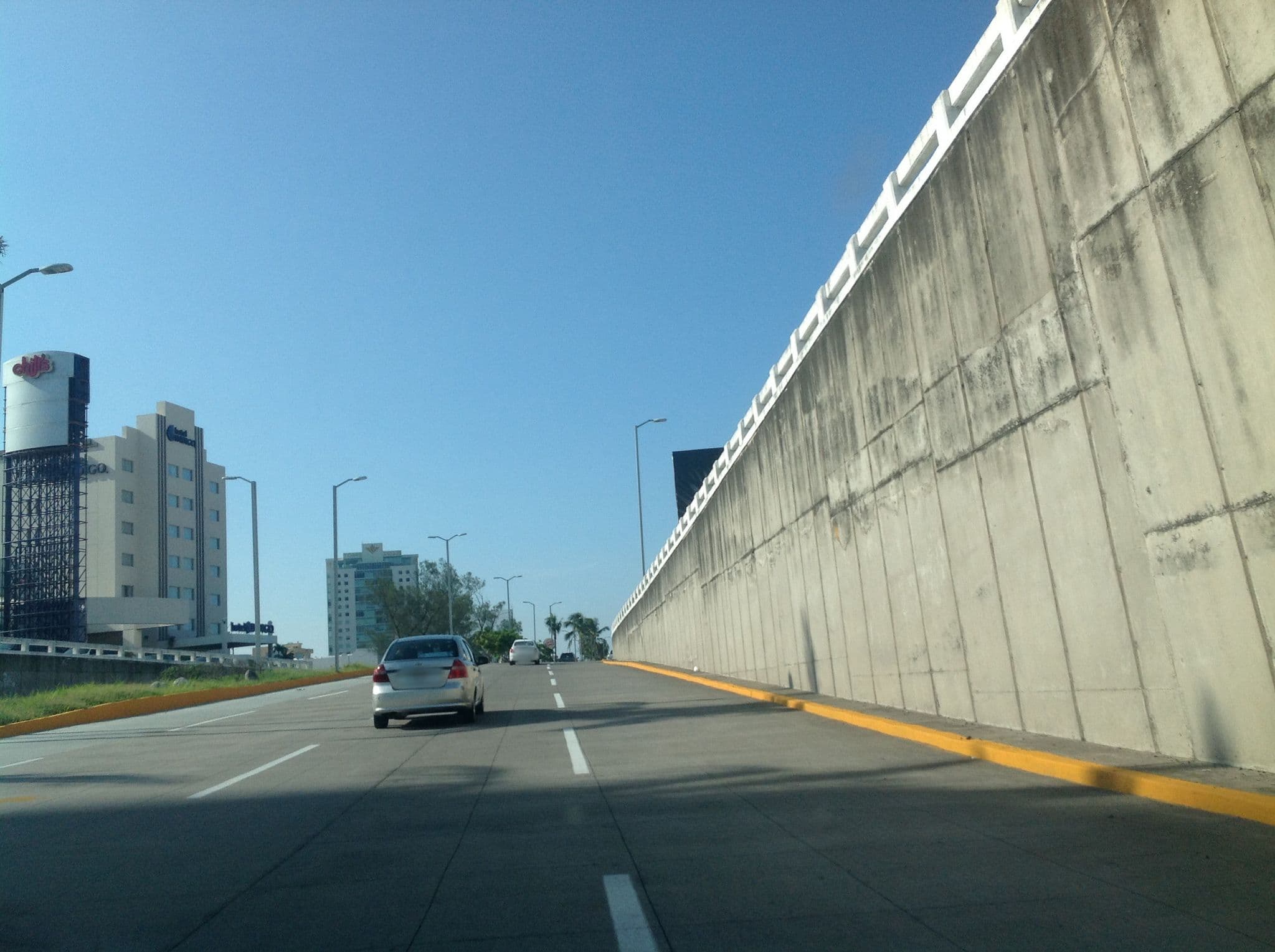 Street view near Hotel Holyday Inn Express, Boca del Rio — © omarsansi (CC BY-SA · Mapillary)